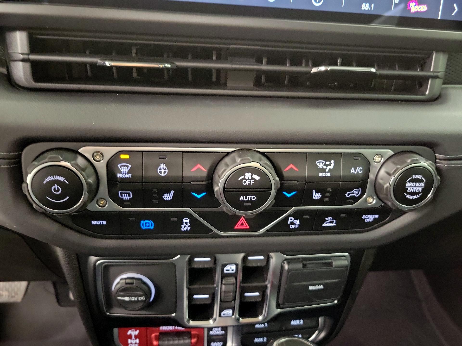 Thumbnail: 2024 Jeep Wrangler - 16