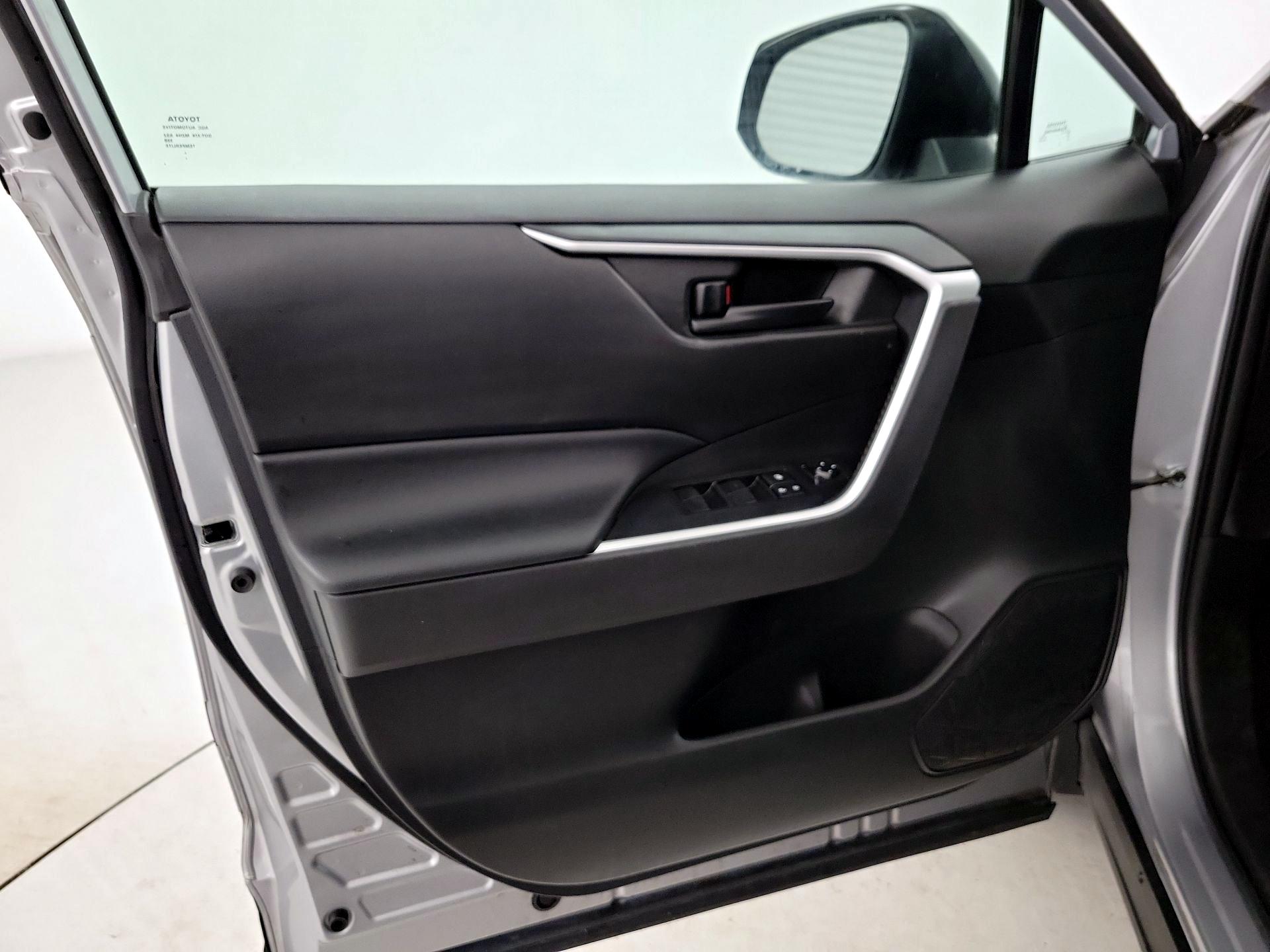Thumbnail: 2022 Toyota RAV4 - 12