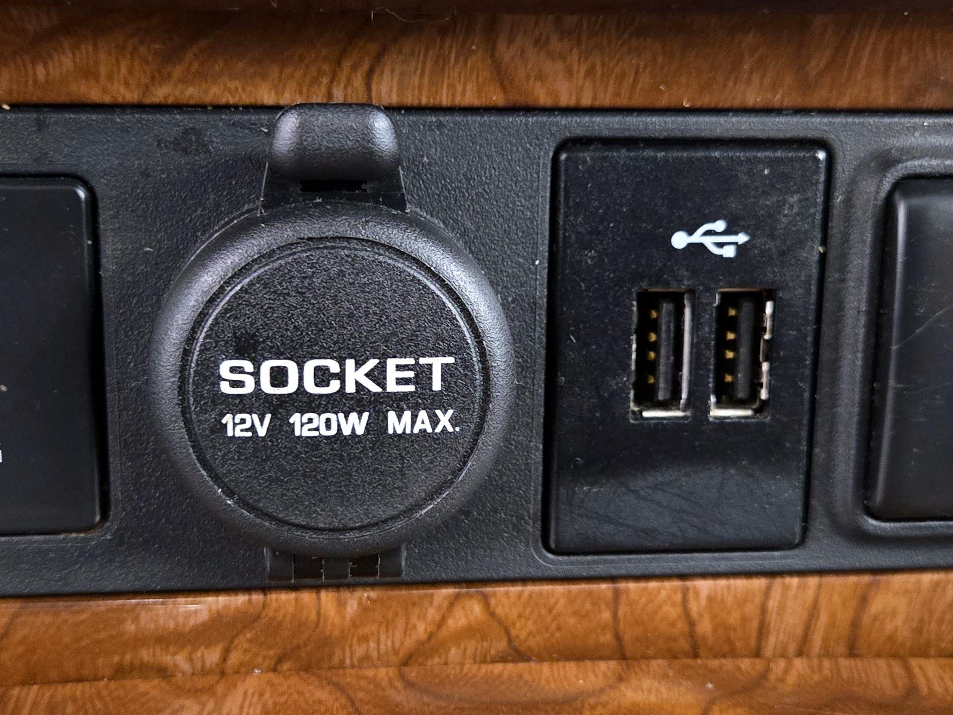 Thumbnail: 2019 INFINITI QX80 - 19