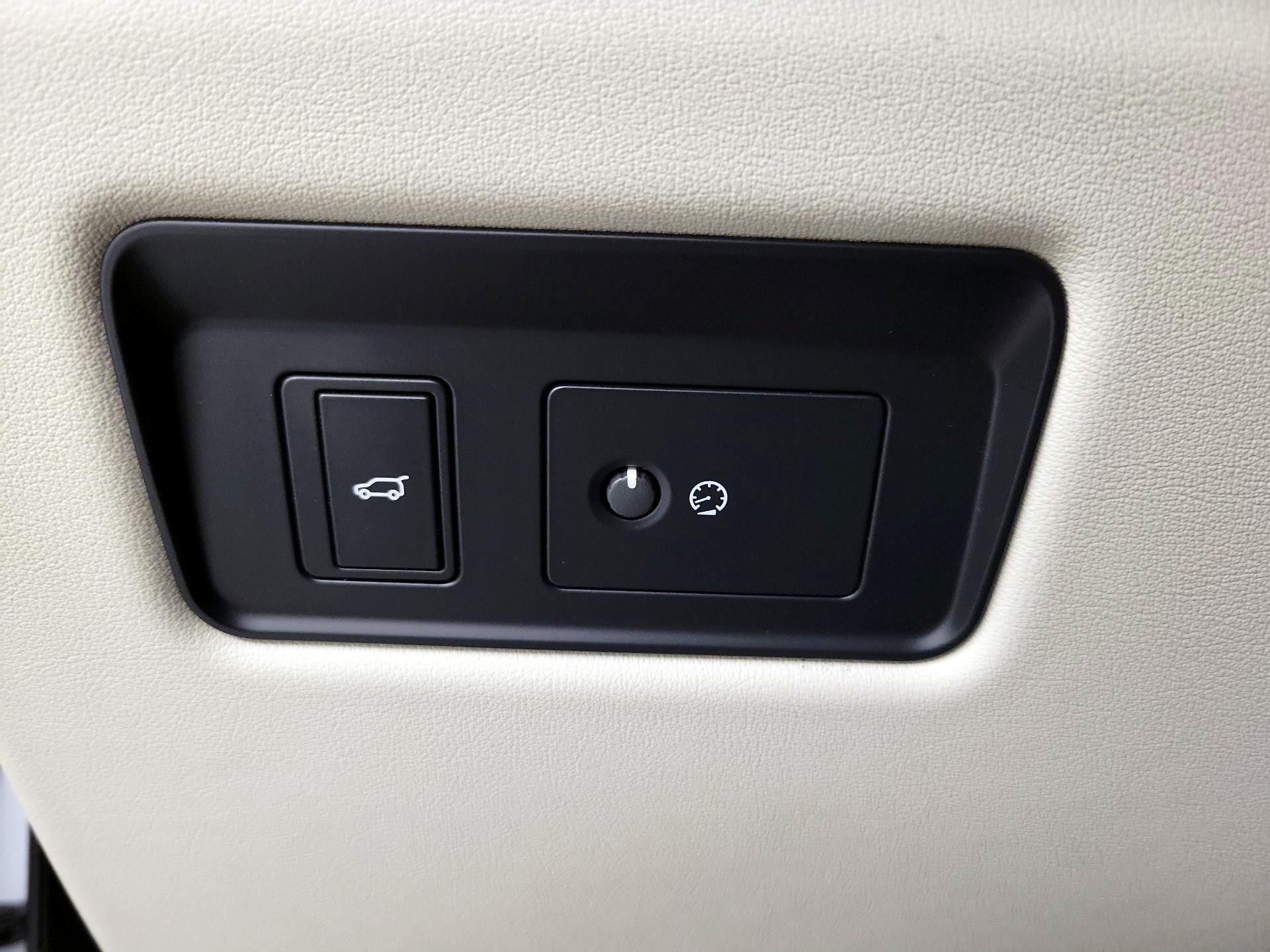 Thumbnail: 2021 Land Rover Range Rover - 13