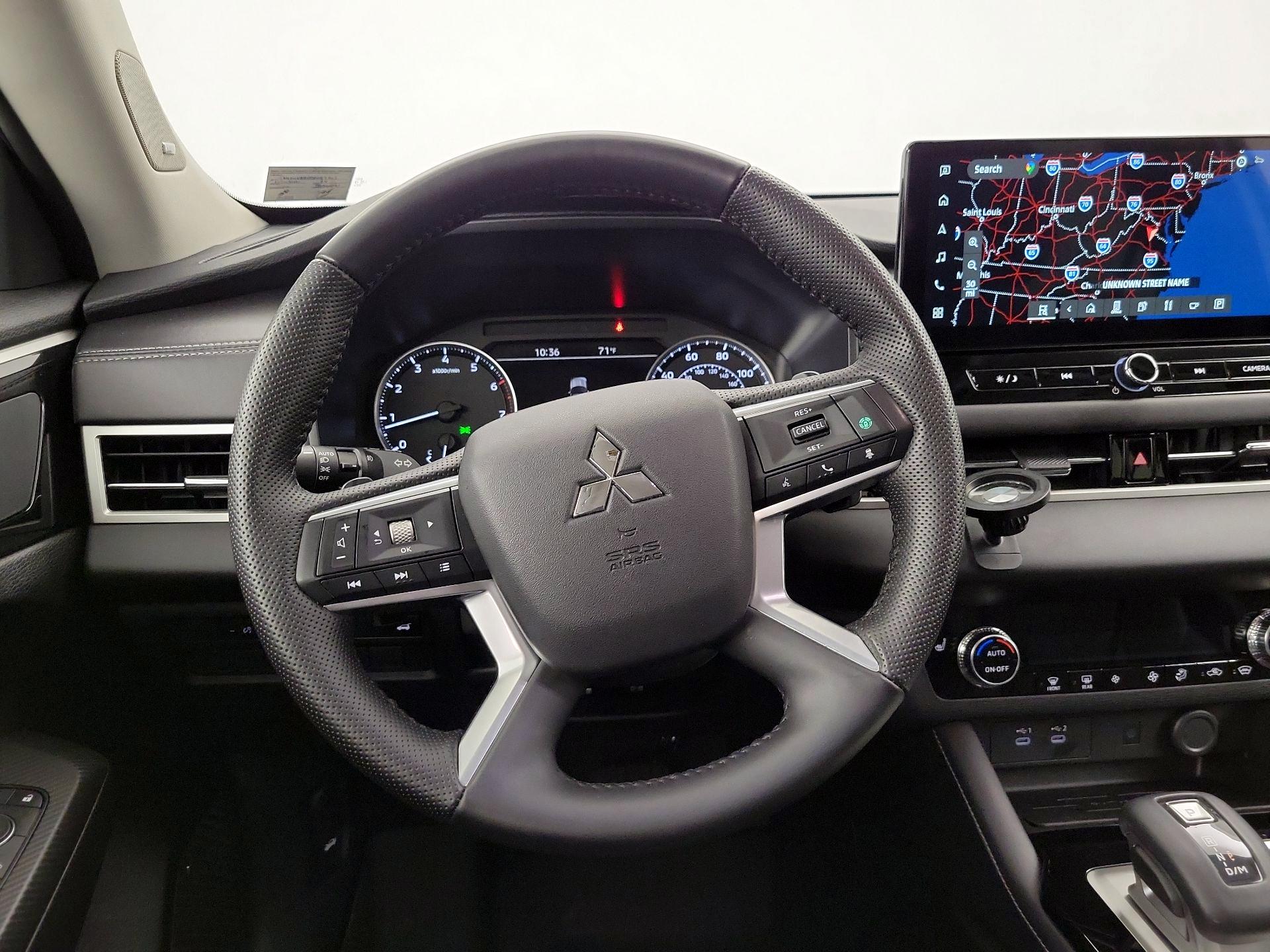 Thumbnail: 2025 Mitsubishi Outlander - 10
