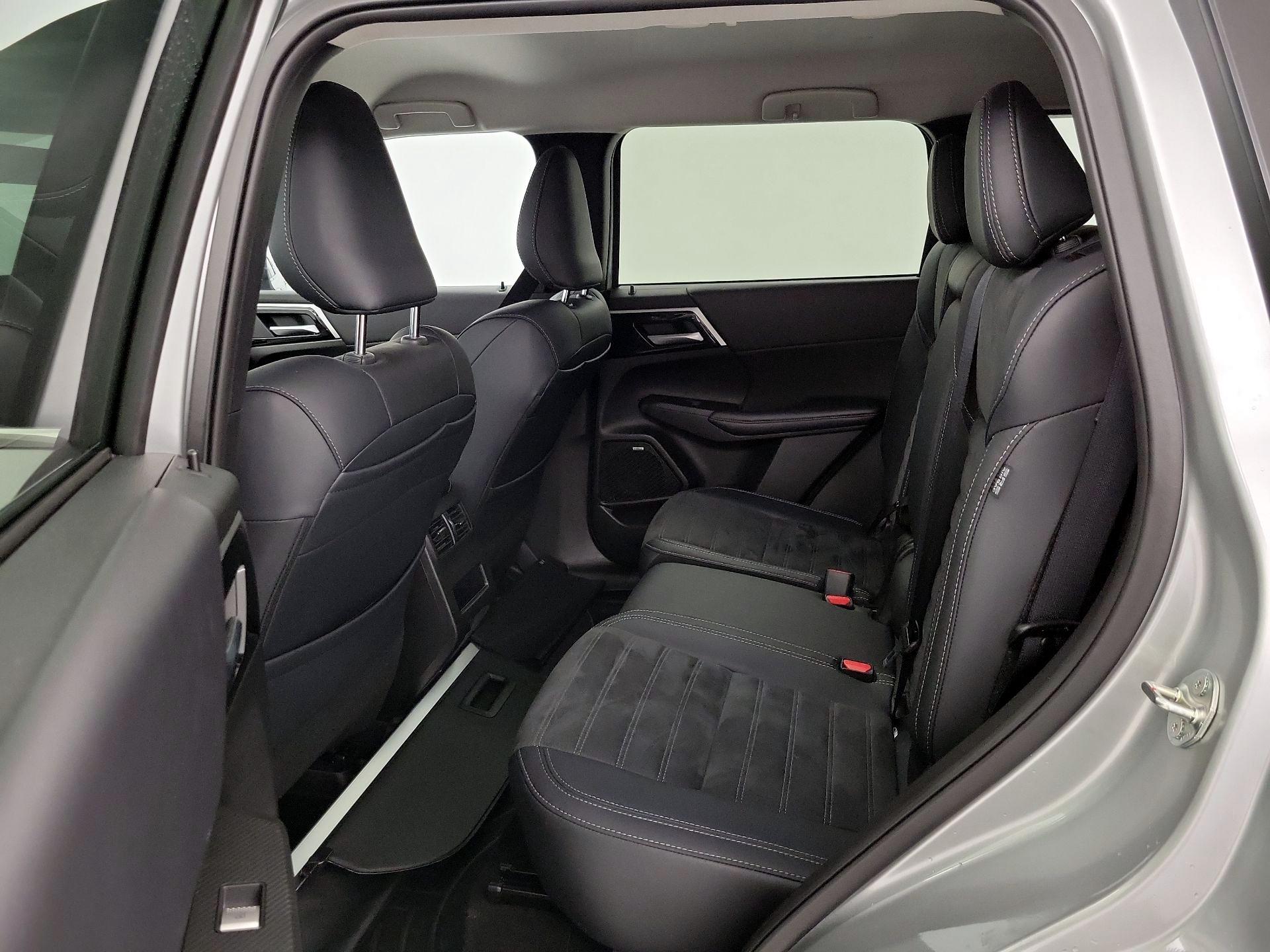 Thumbnail: 2025 Mitsubishi Outlander - 20