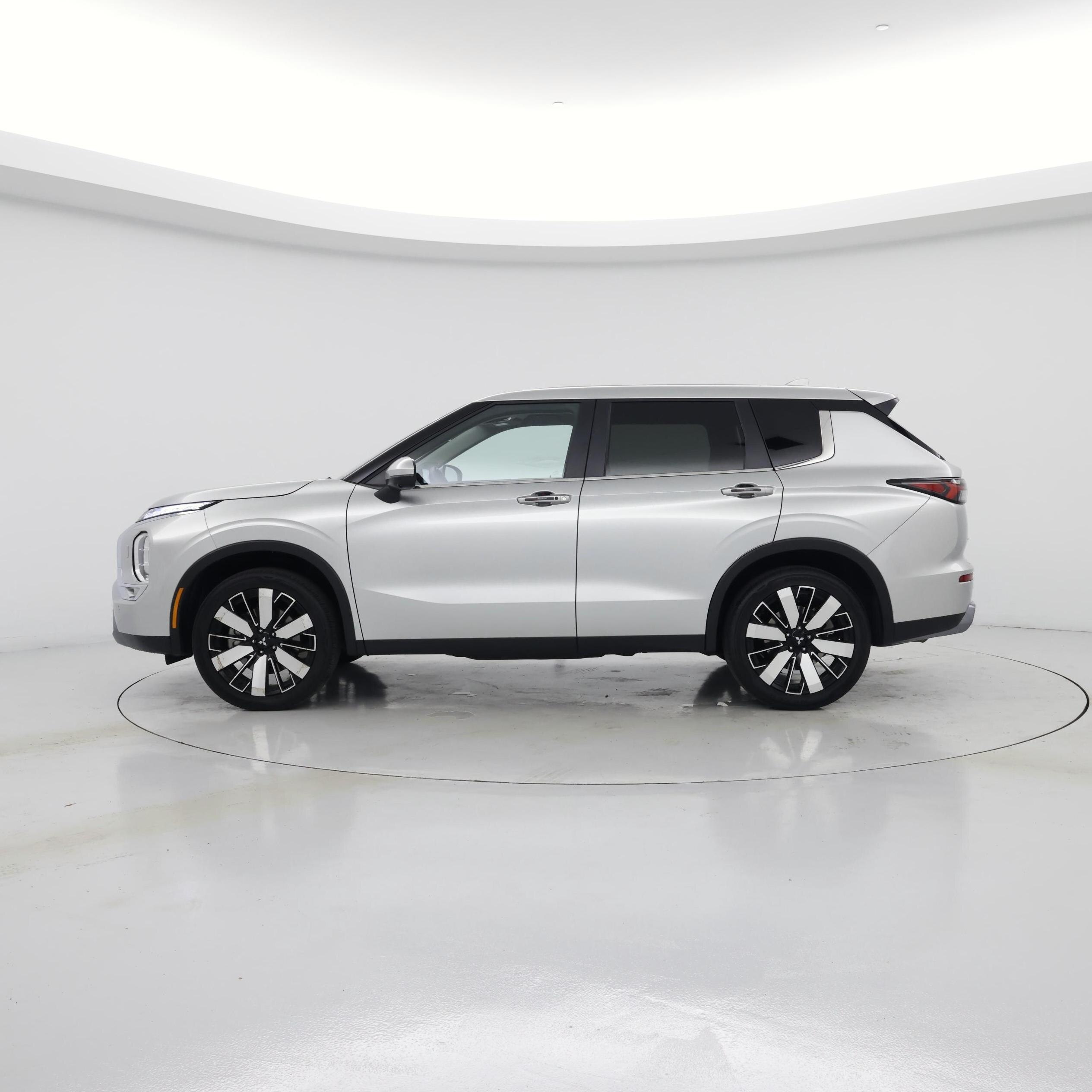 Thumbnail: 2025 Mitsubishi Outlander - 3