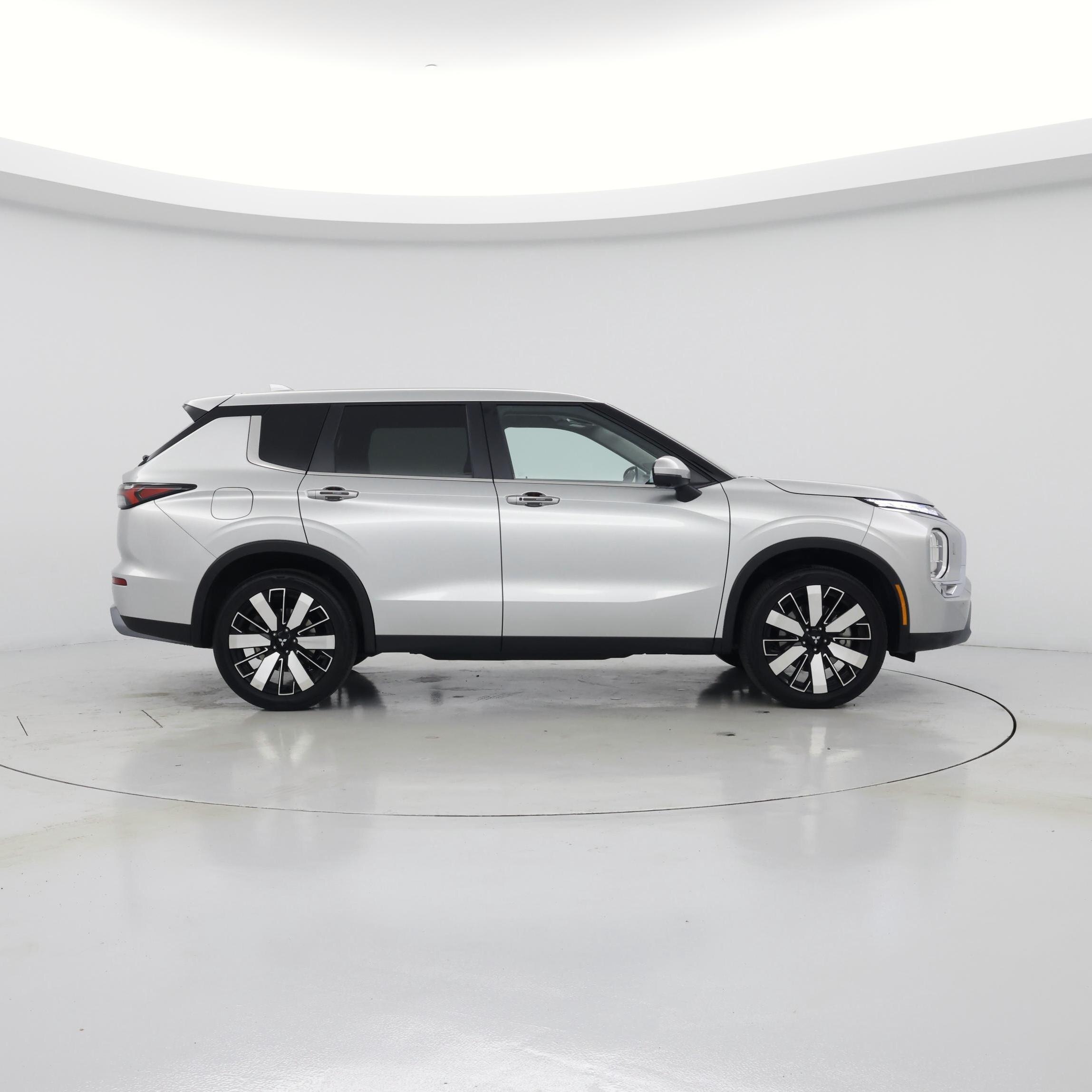 Thumbnail: 2025 Mitsubishi Outlander - 7