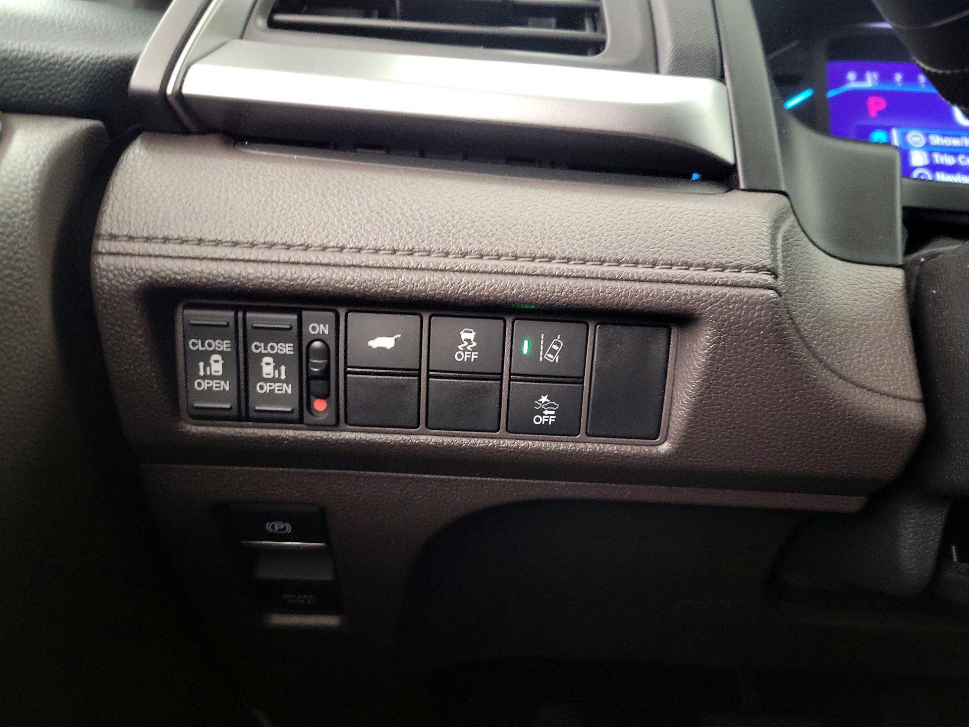 Thumbnail: 2018 Honda Odyssey - 13