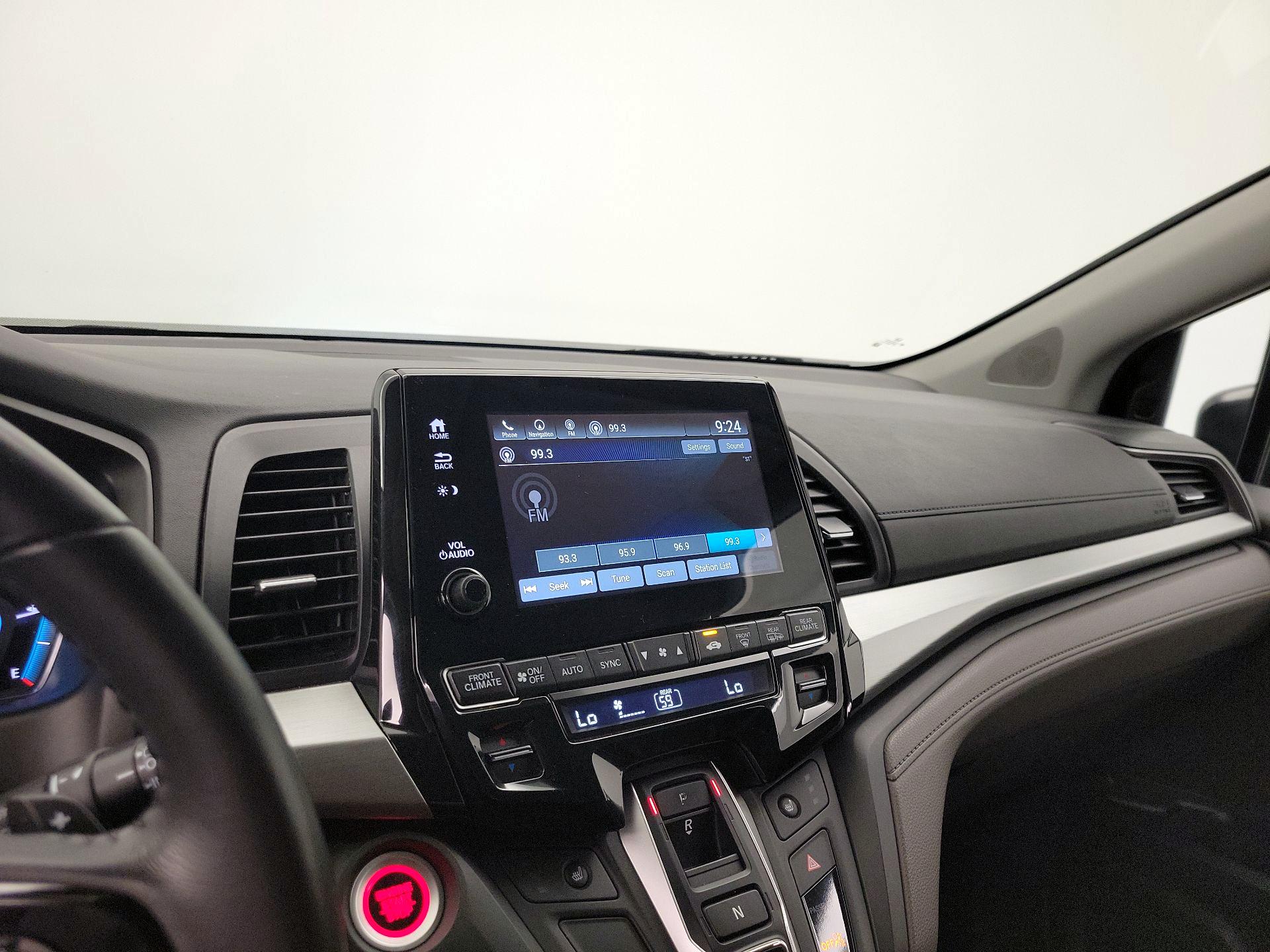 Thumbnail: 2018 Honda Odyssey - 16