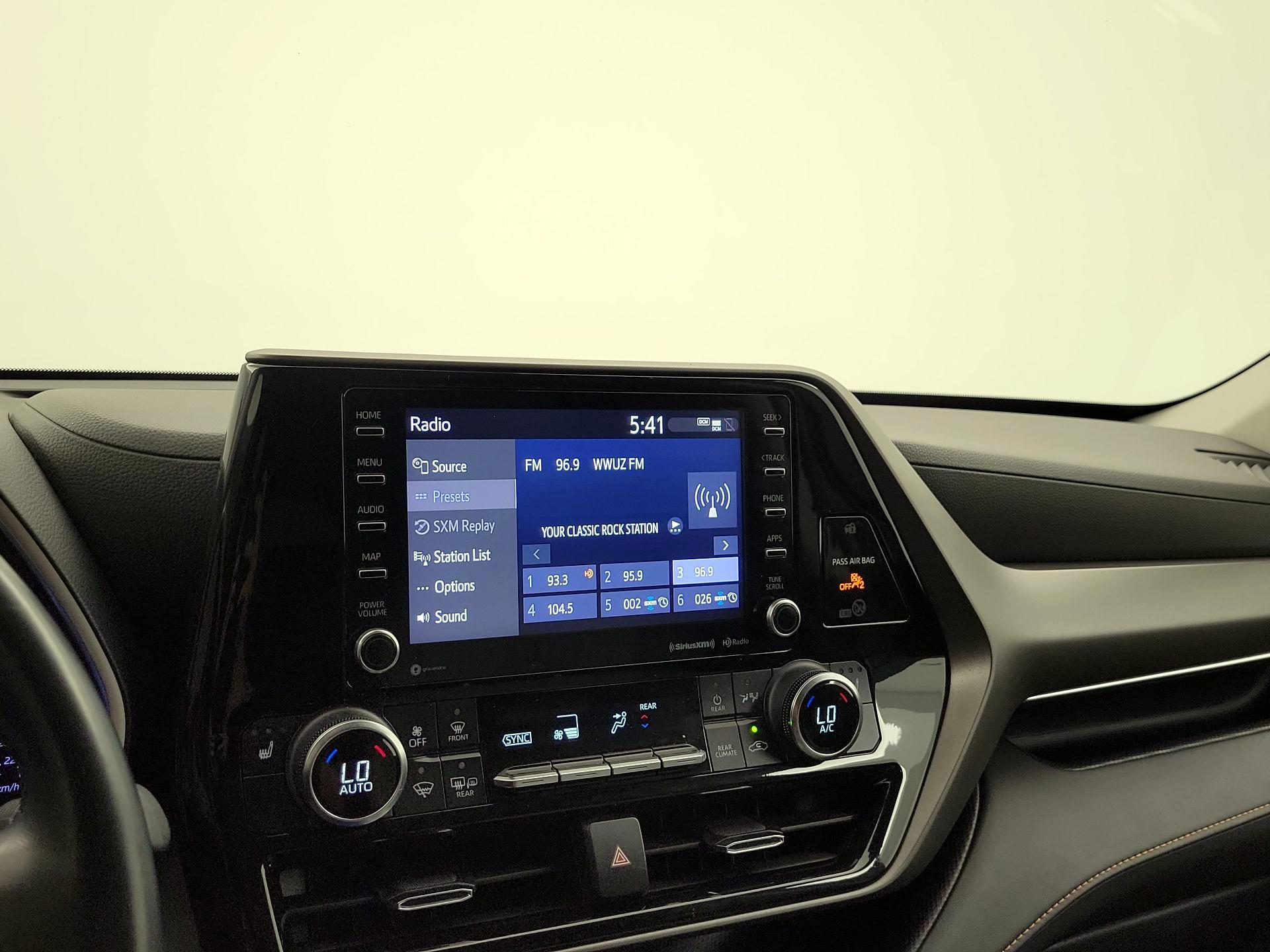 Thumbnail: 2022 Toyota Highlander - 15