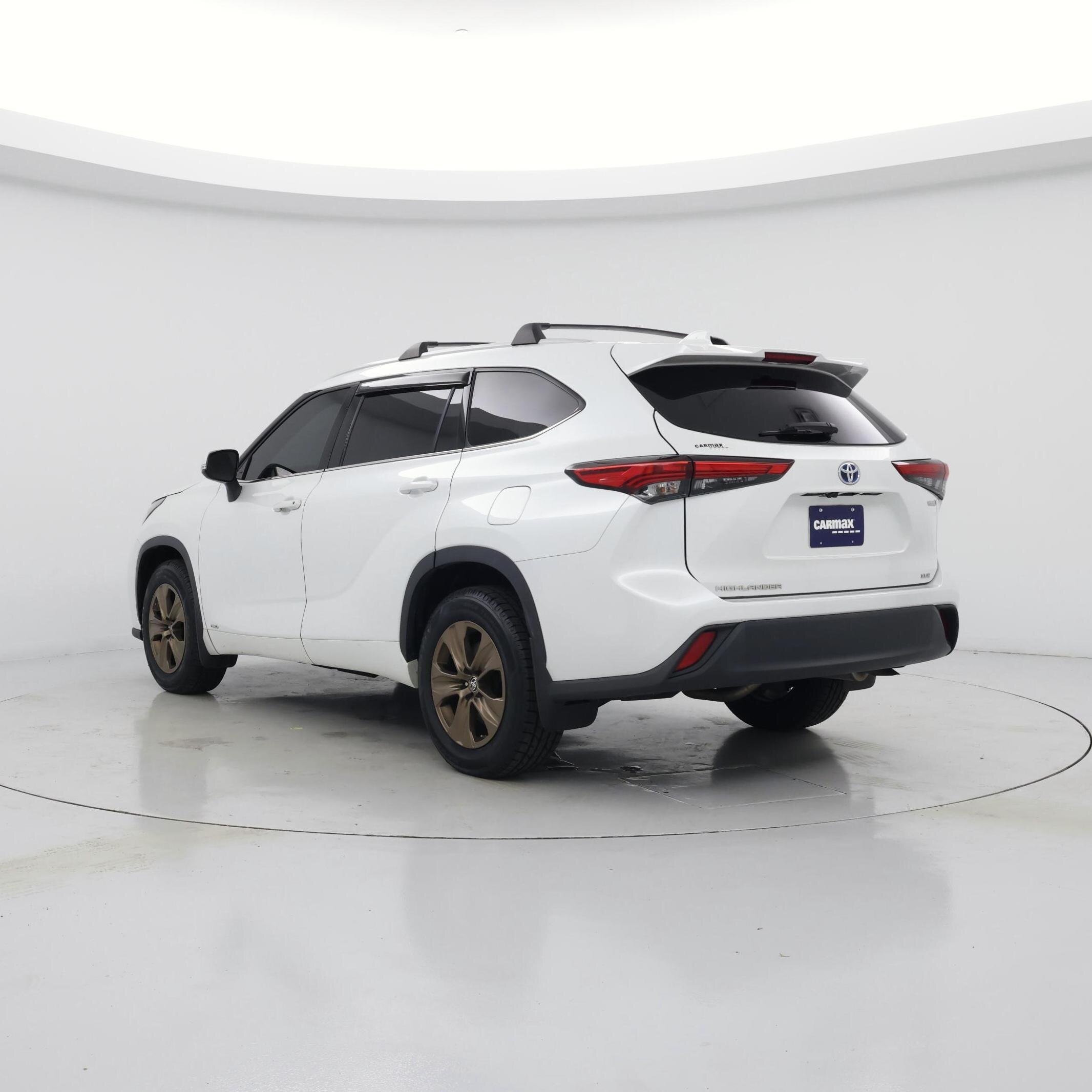 Thumbnail: 2022 Toyota Highlander - 2