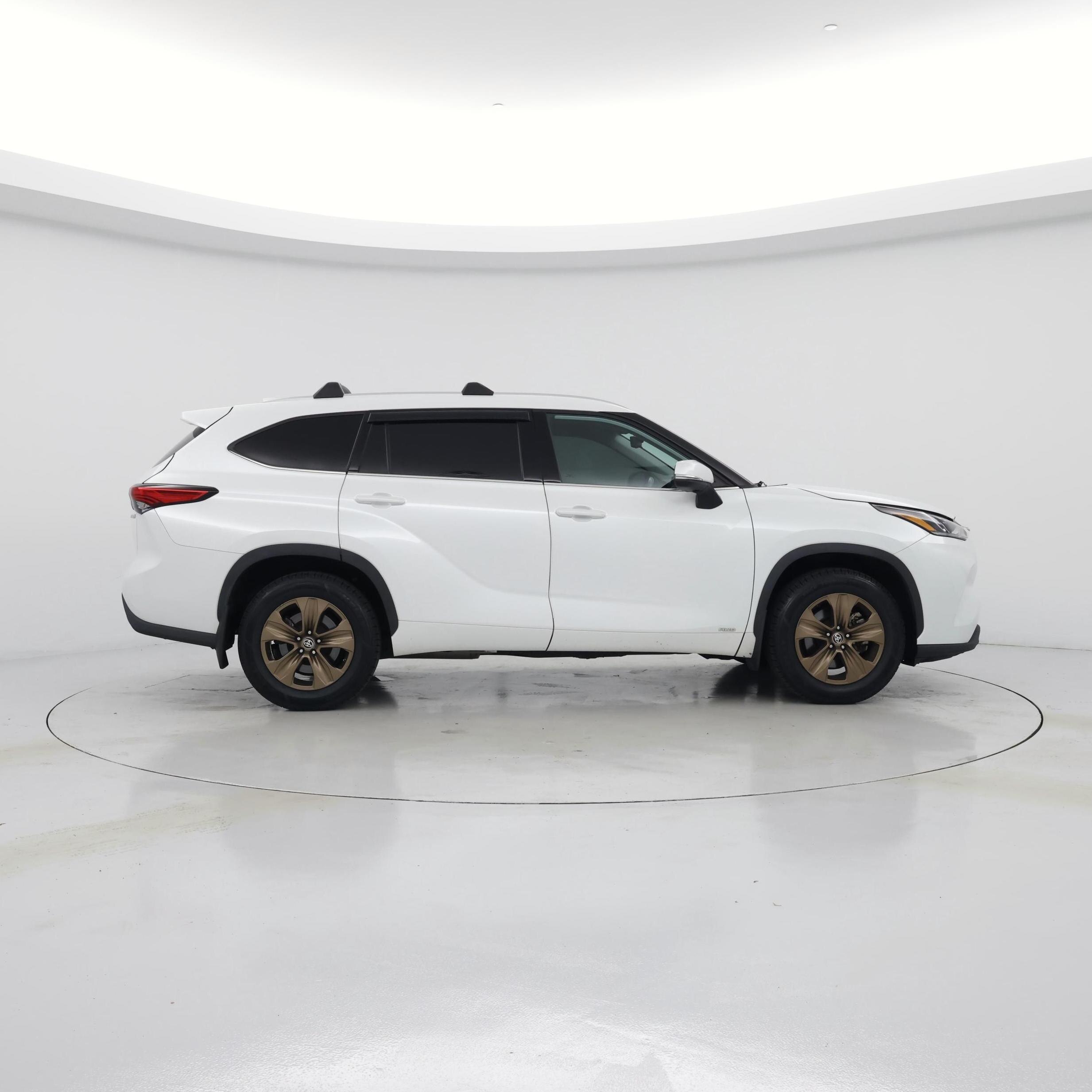 Thumbnail: 2022 Toyota Highlander - 7
