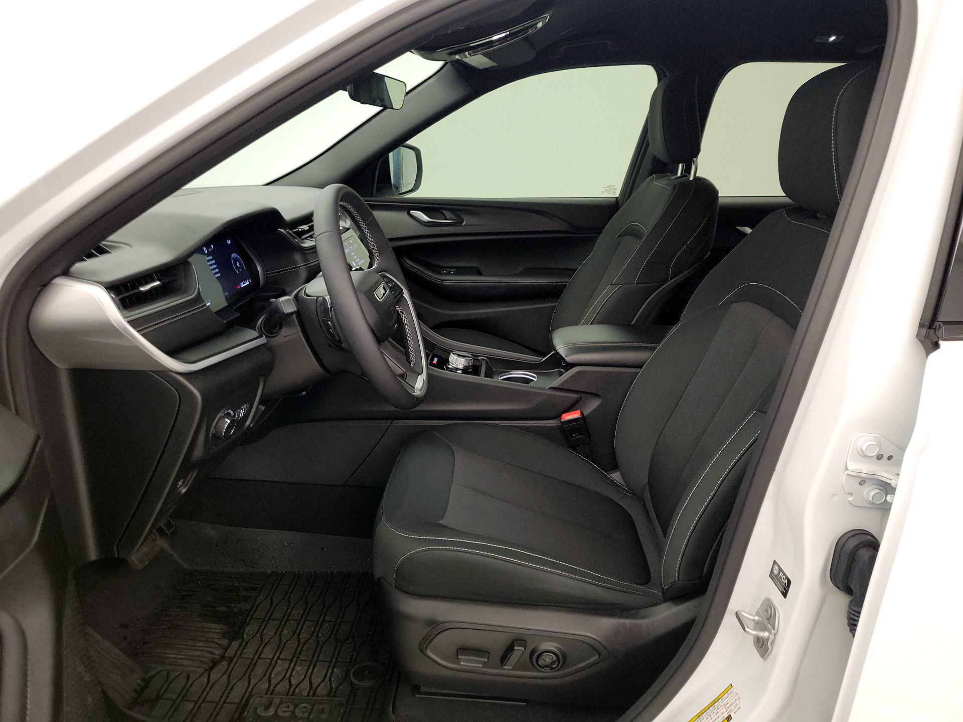 Thumbnail: 2025 Jeep Grand Cherokee - 11