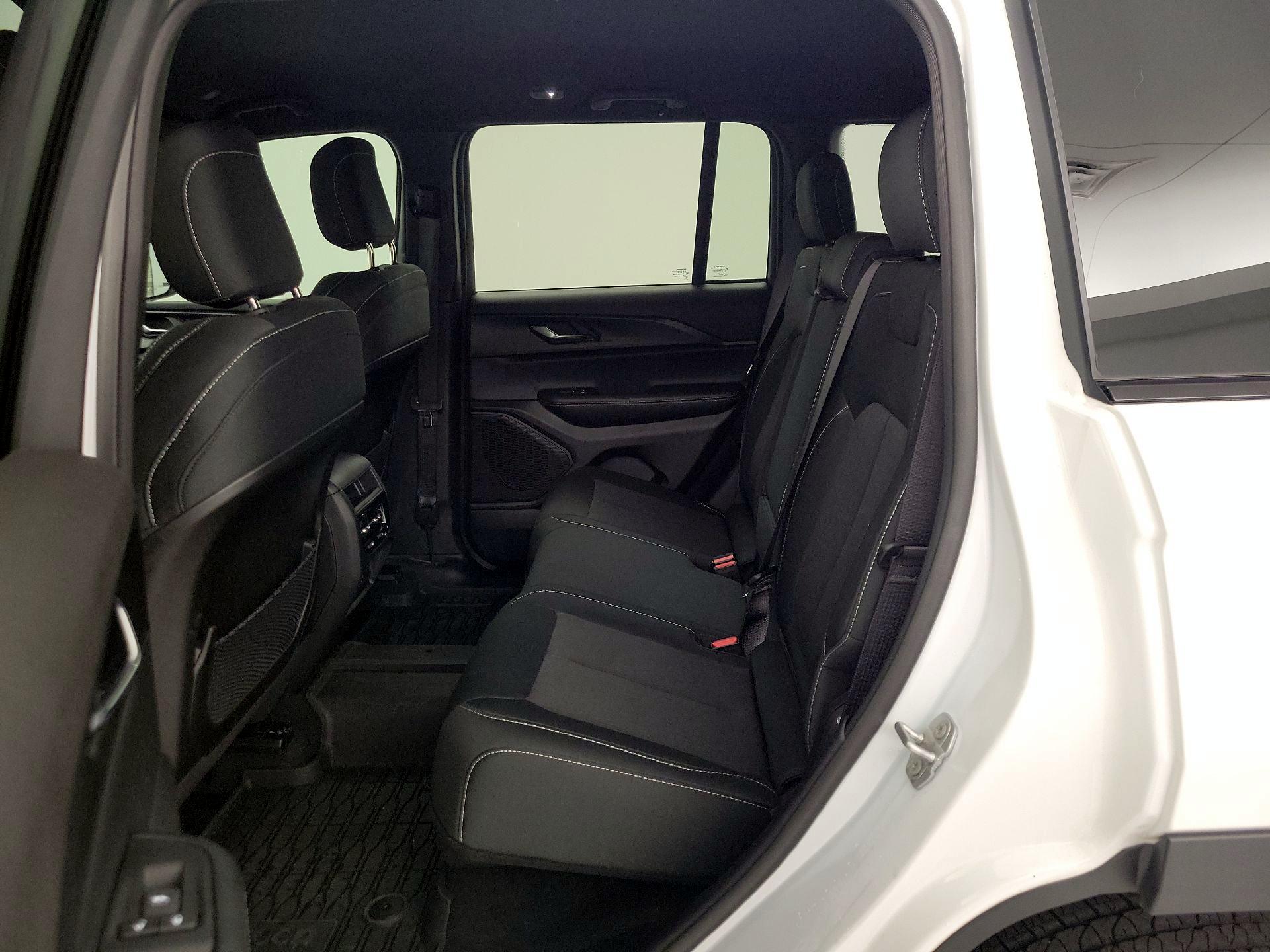 Thumbnail: 2025 Jeep Grand Cherokee - 19