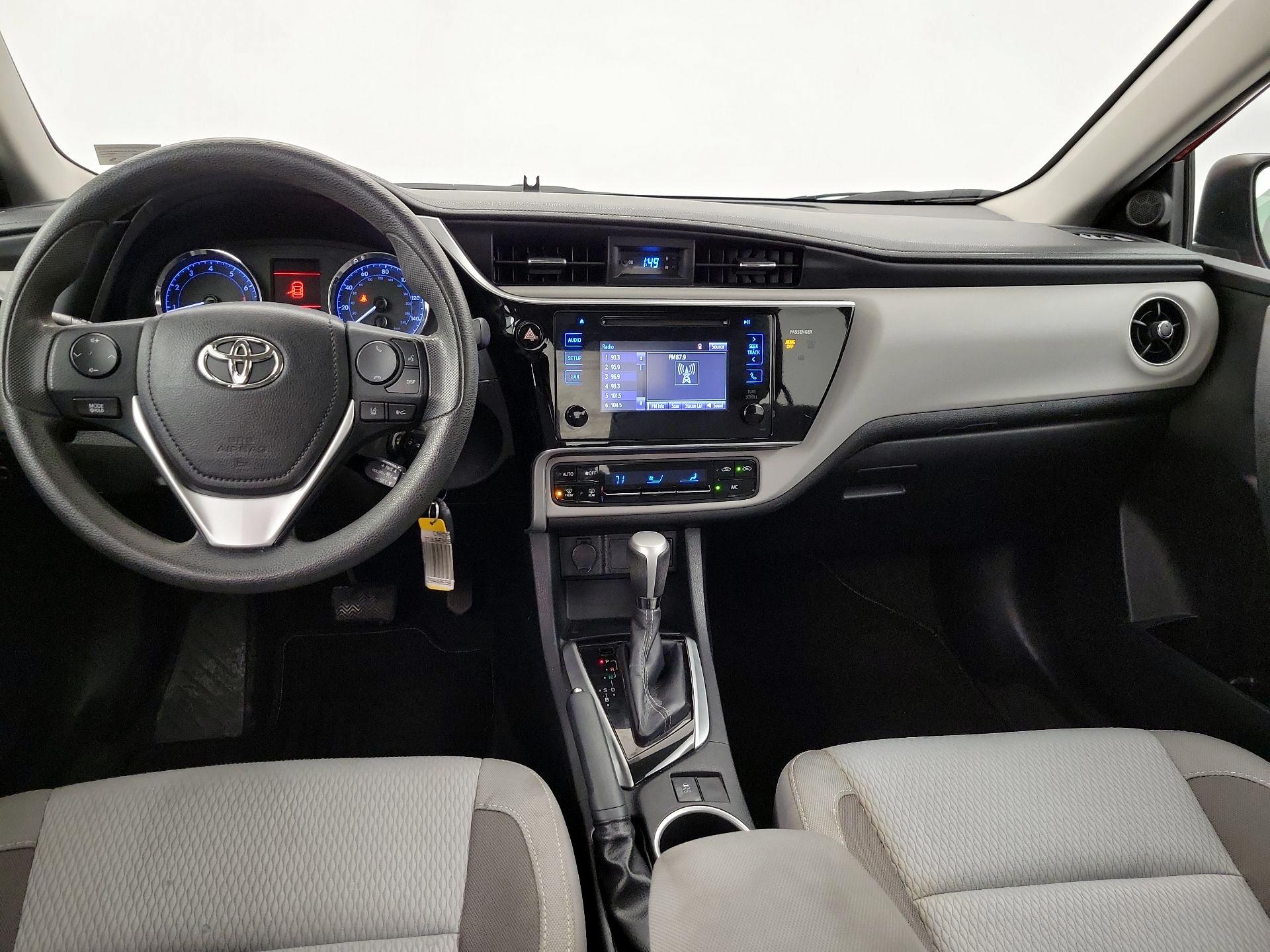 Thumbnail: 2017 Toyota Corolla - 9