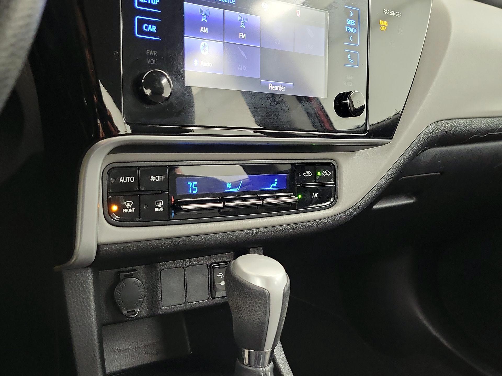 Thumbnail: 2017 Toyota Corolla - 16