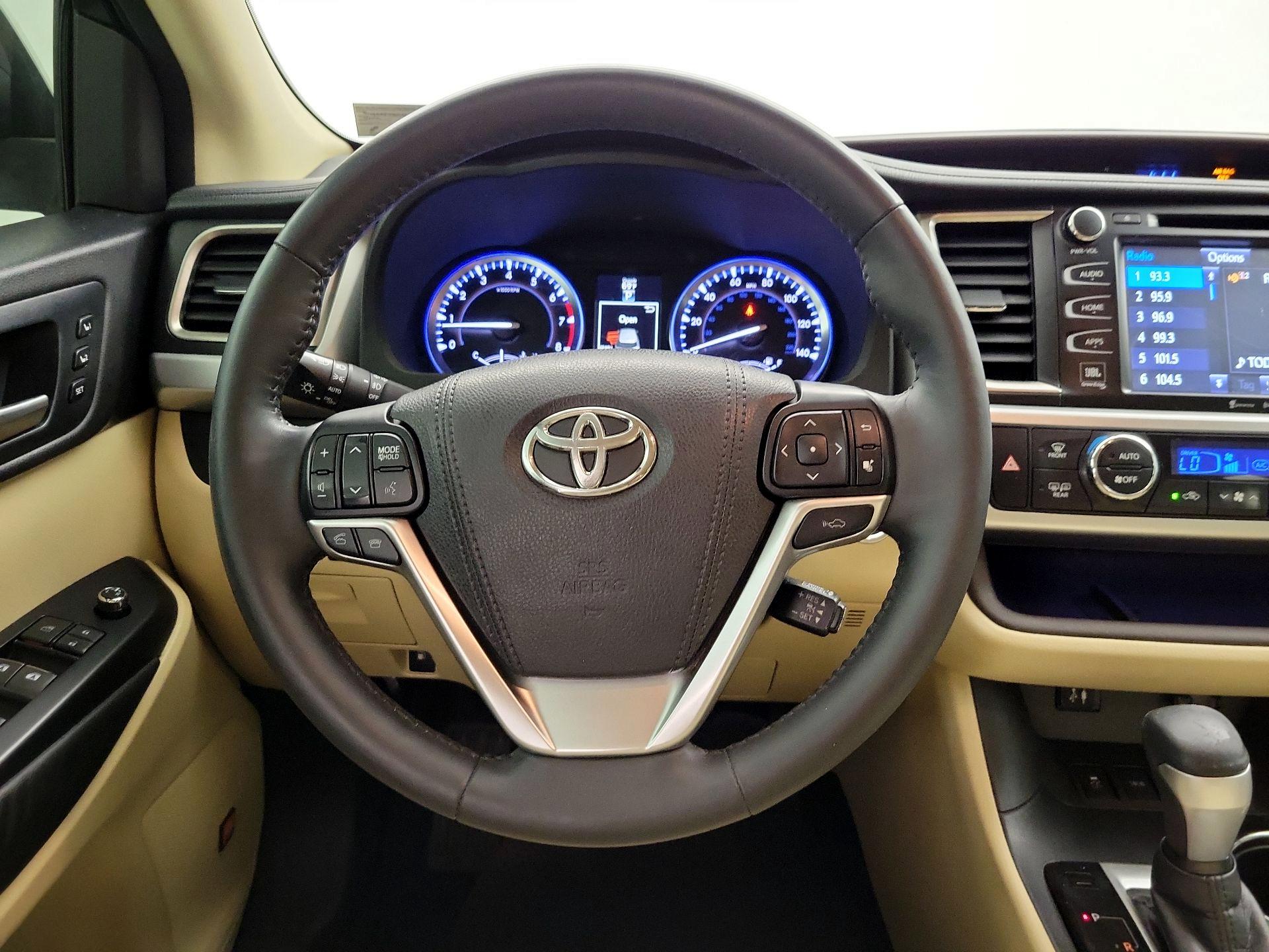 Thumbnail: 2016 Toyota Highlander - 10