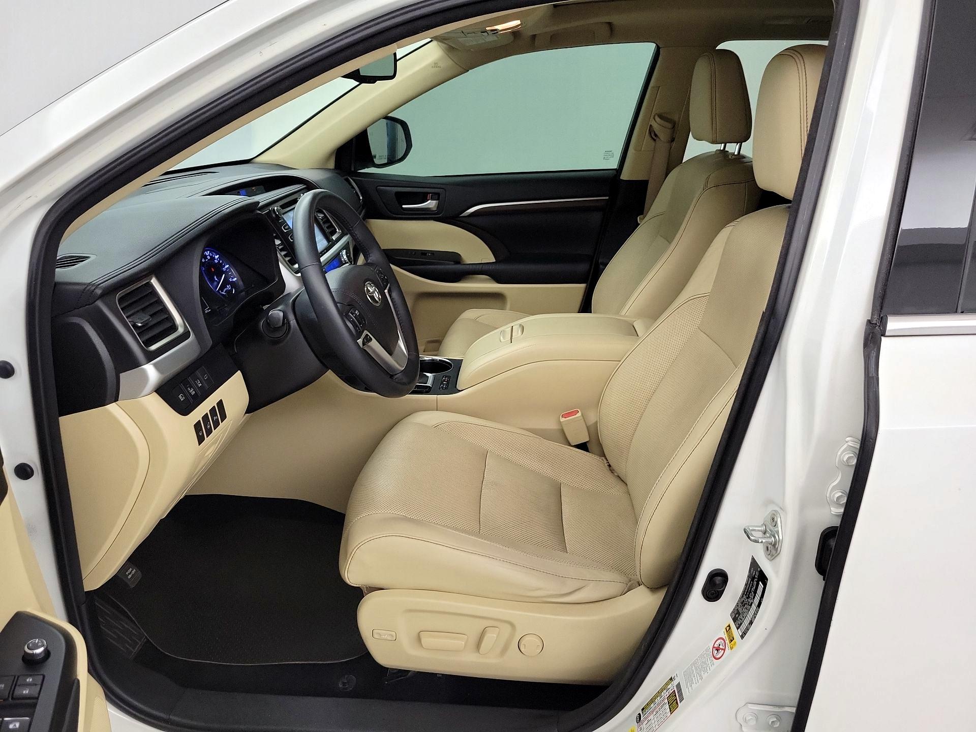 Thumbnail: 2016 Toyota Highlander - 11