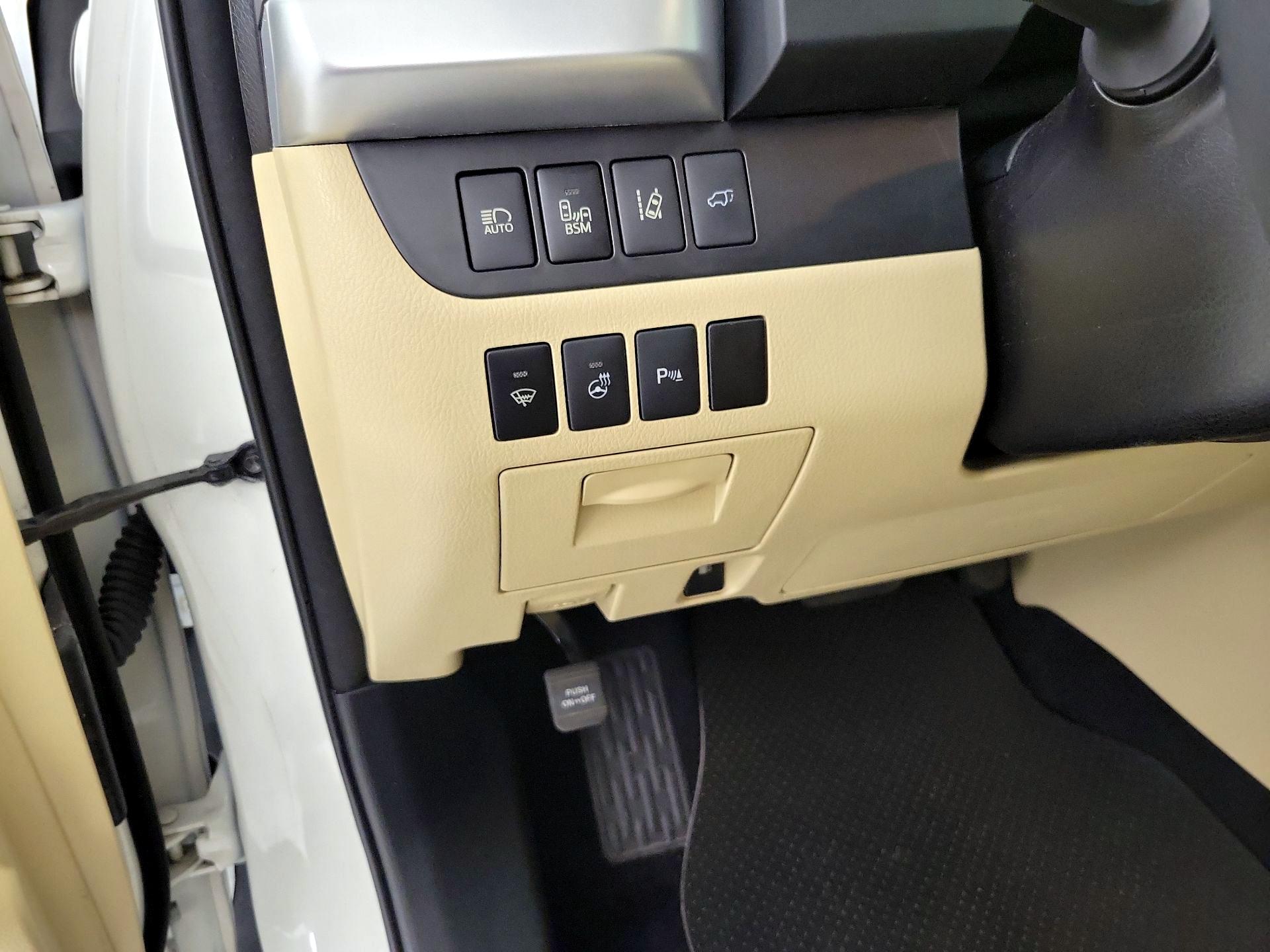 Thumbnail: 2016 Toyota Highlander - 13