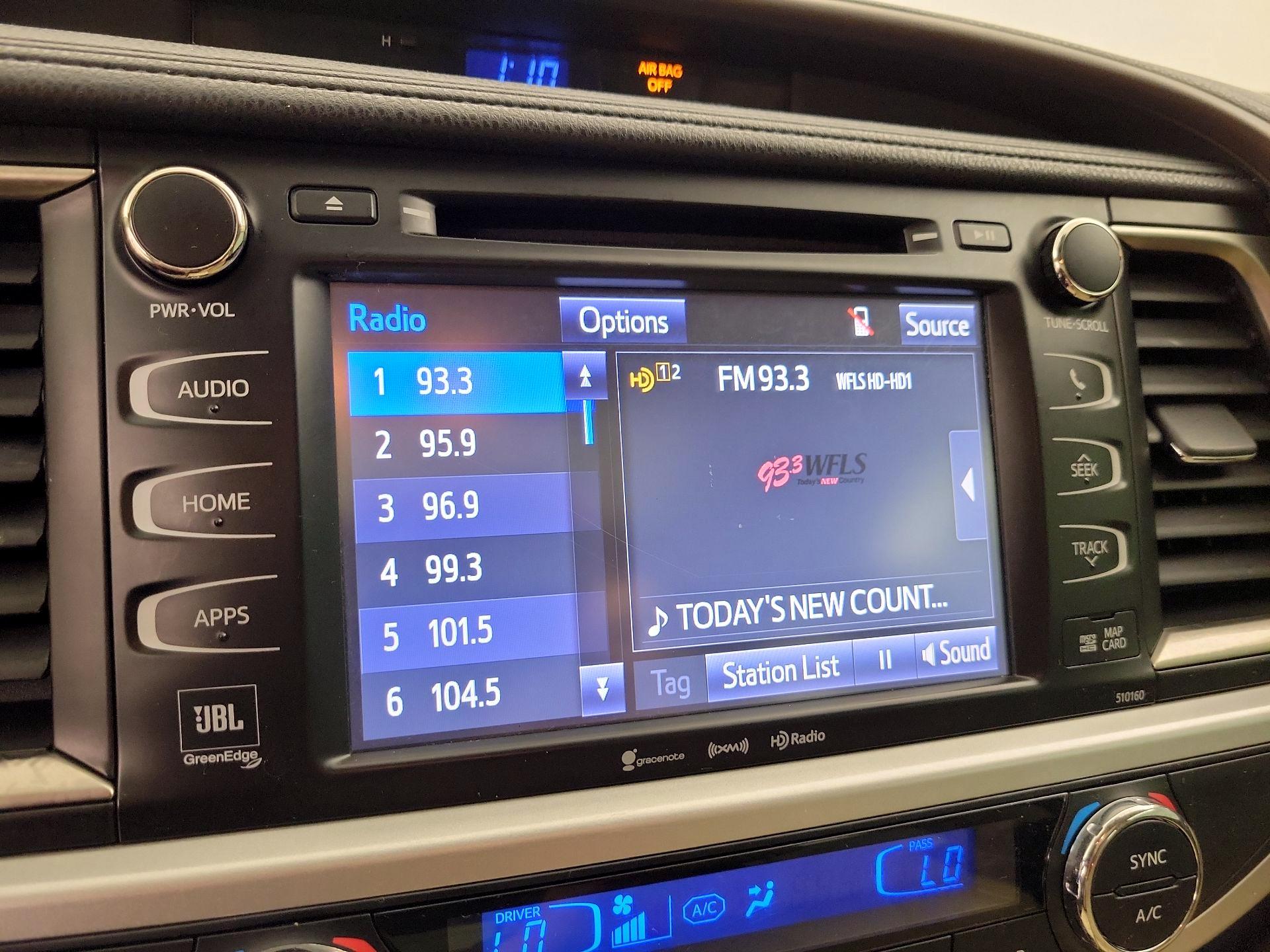 Thumbnail: 2016 Toyota Highlander - 15