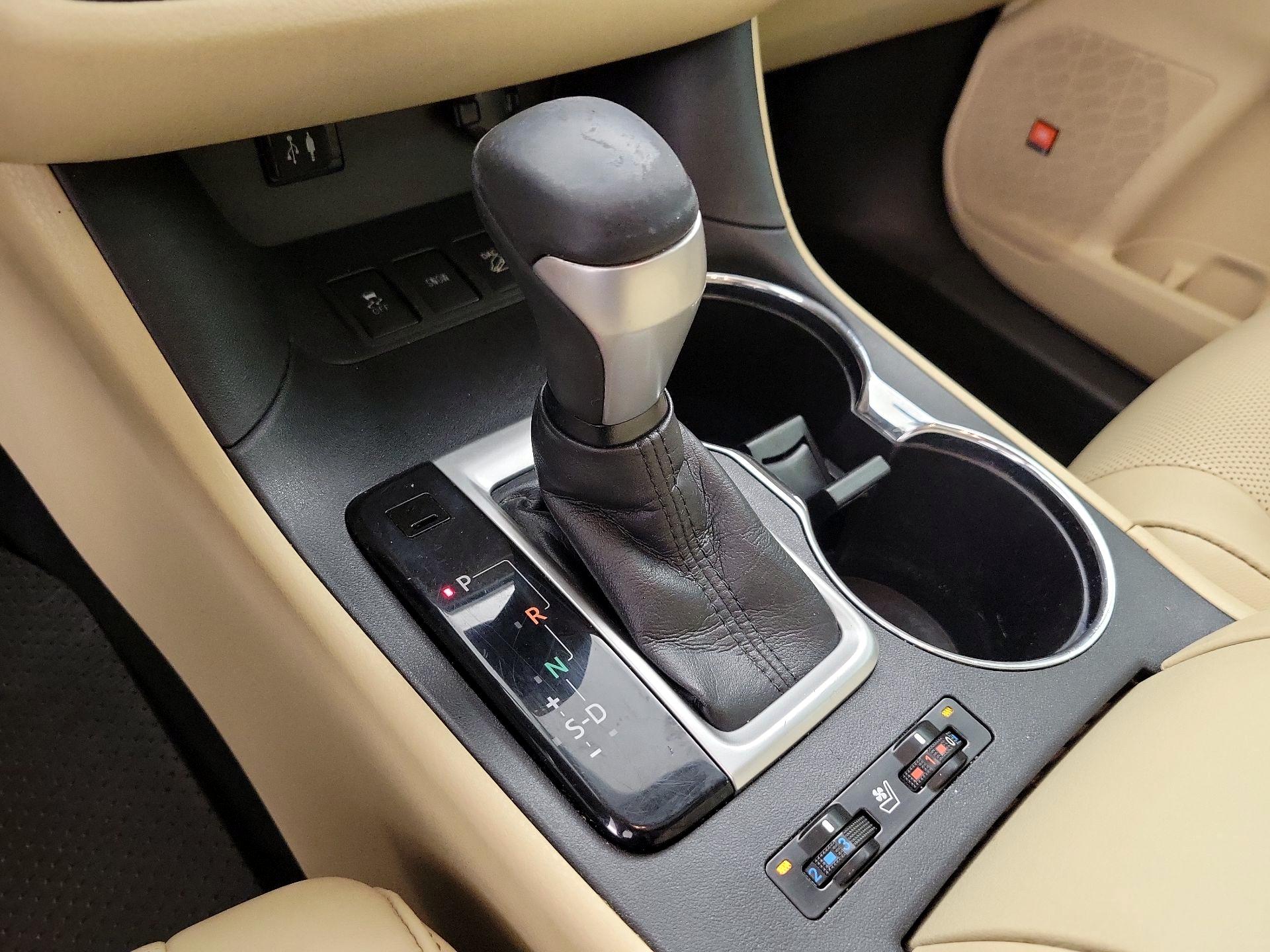 Thumbnail: 2016 Toyota Highlander - 17