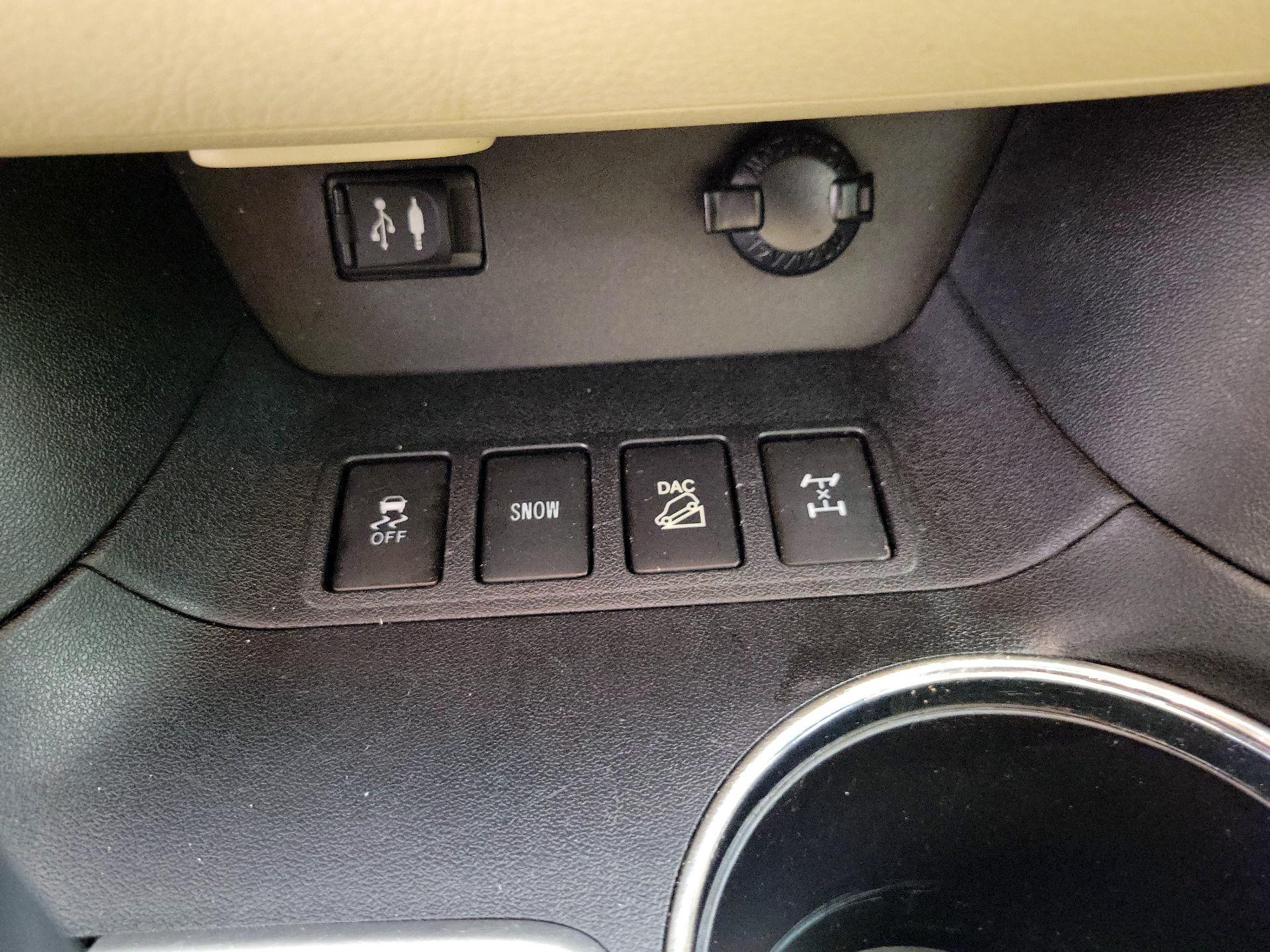 Thumbnail: 2016 Toyota Highlander - 18