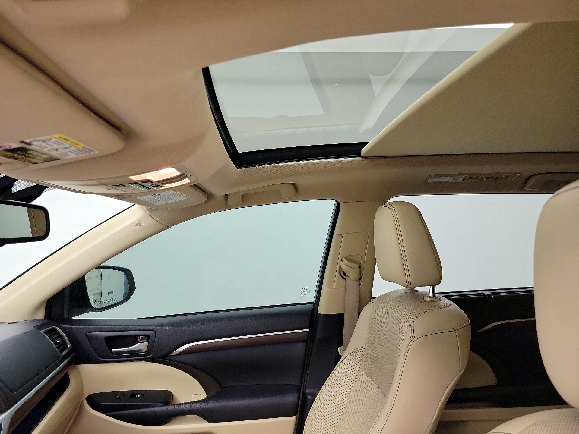 Thumbnail: 2016 Toyota Highlander - 19