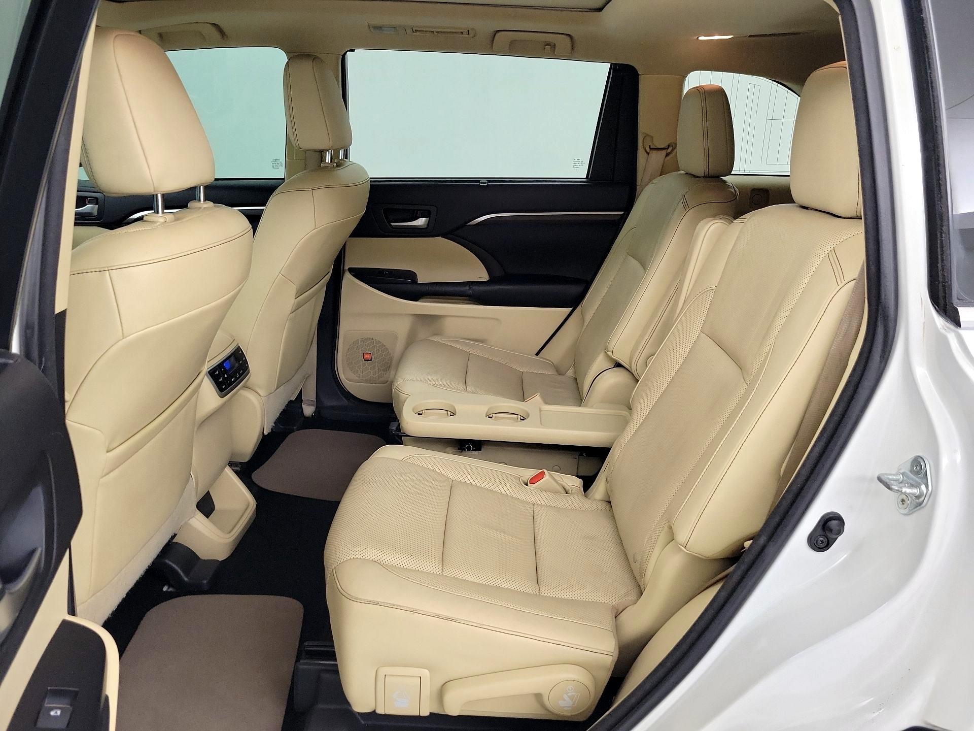 Thumbnail: 2016 Toyota Highlander - 20