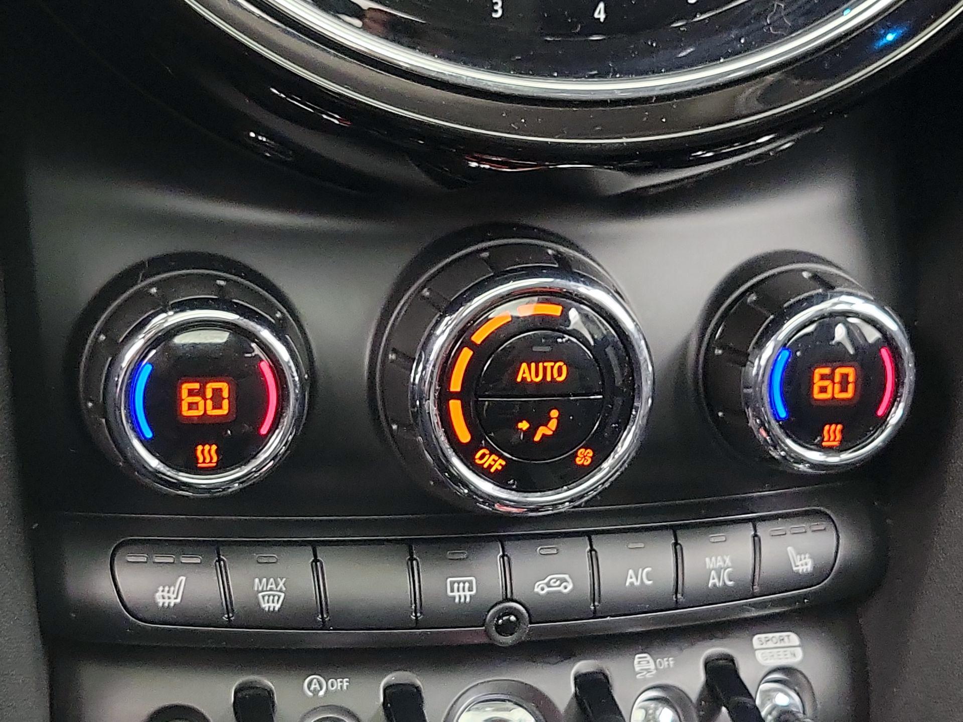 Thumbnail: 2022 MINI Cooper Hardtop - 17