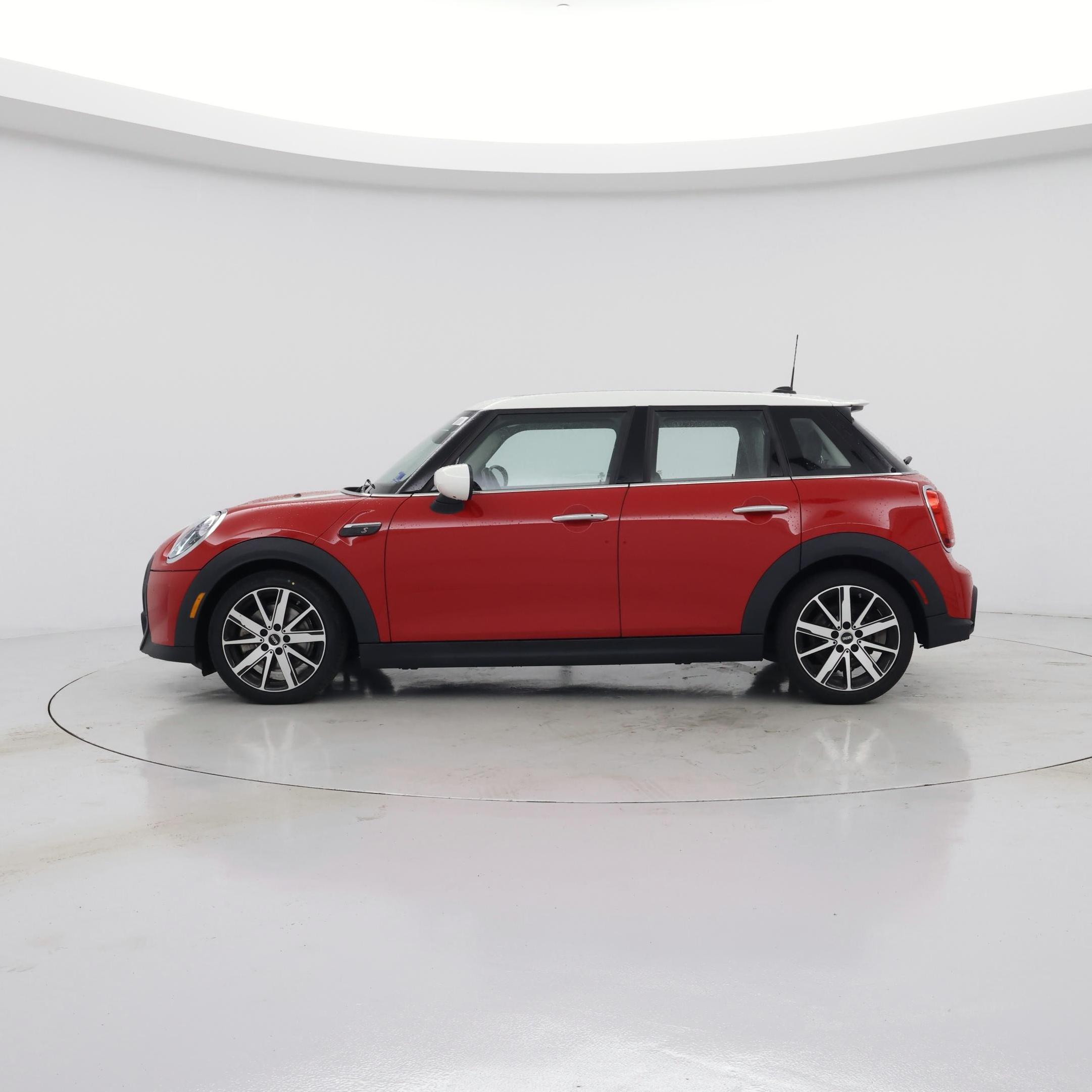 Thumbnail: 2022 MINI Cooper Hardtop - 3