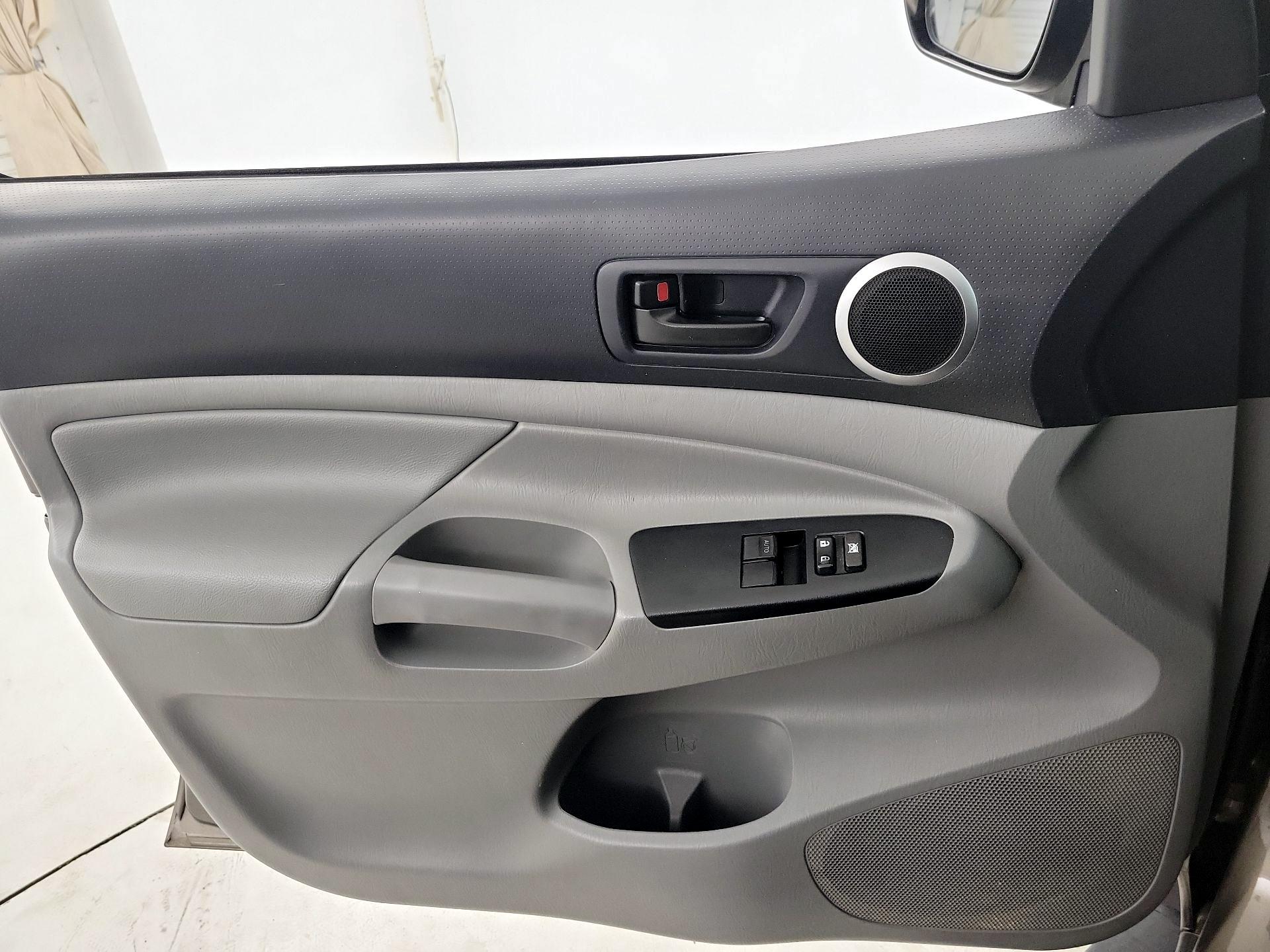 Thumbnail: 2015 Toyota Tacoma - 12