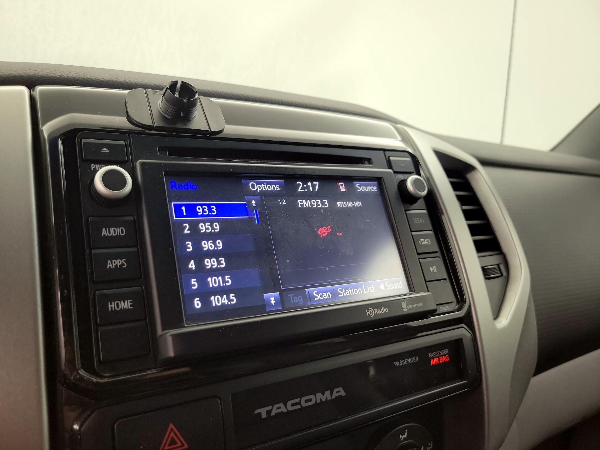 Thumbnail: 2015 Toyota Tacoma - 15