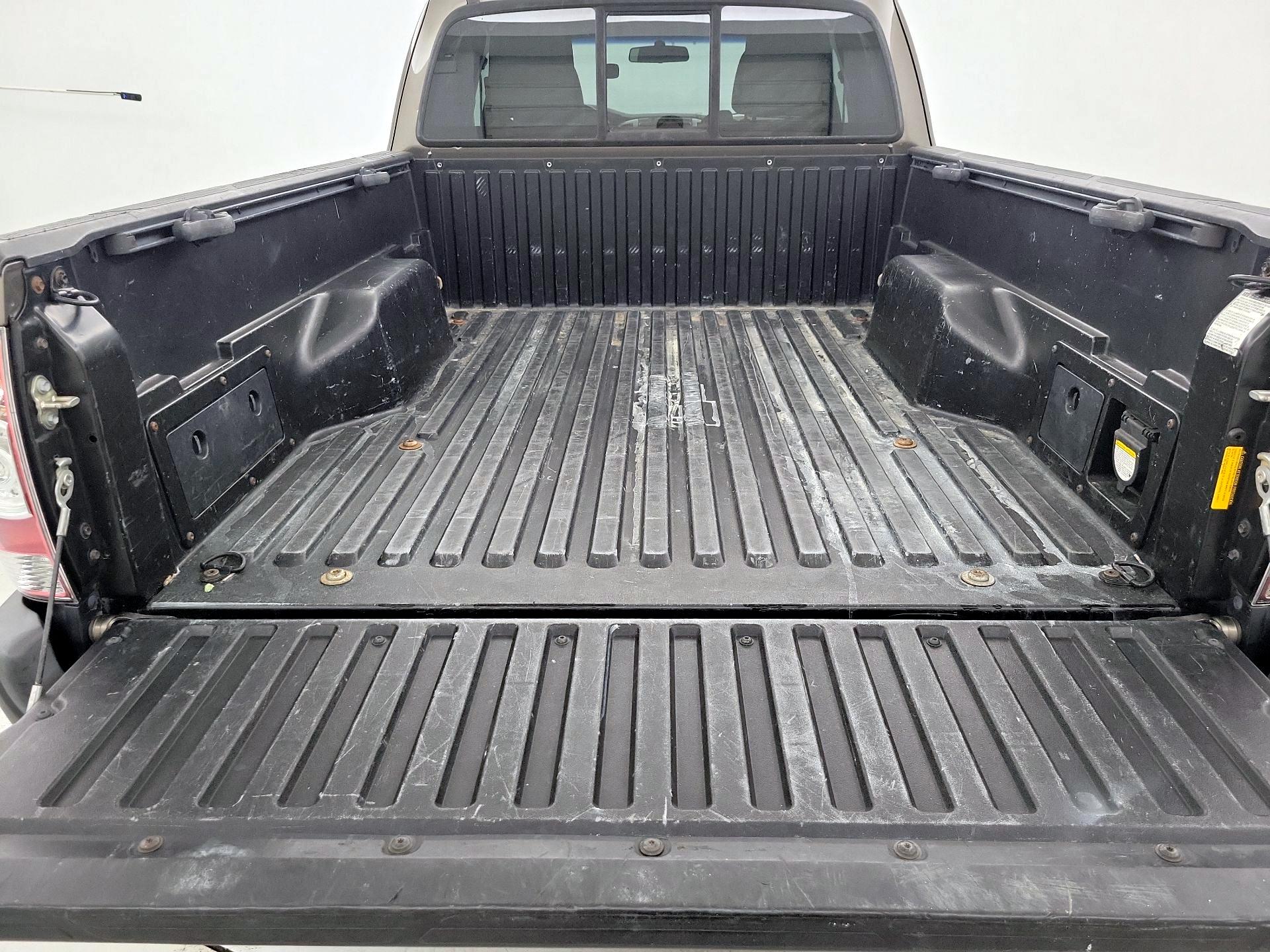 Thumbnail: 2015 Toyota Tacoma - 20