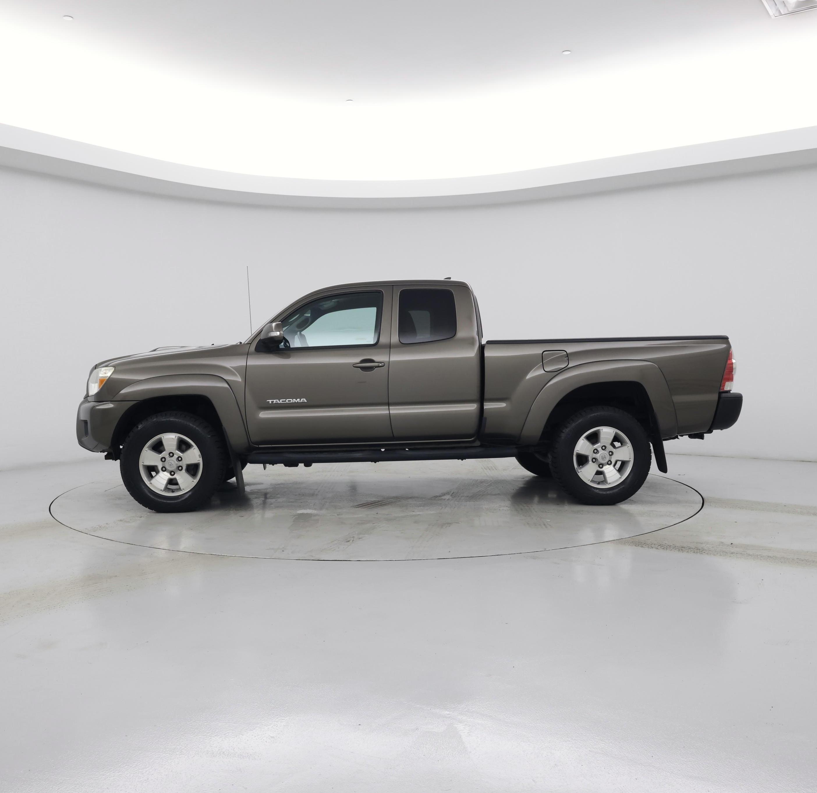 Thumbnail: 2015 Toyota Tacoma - 3
