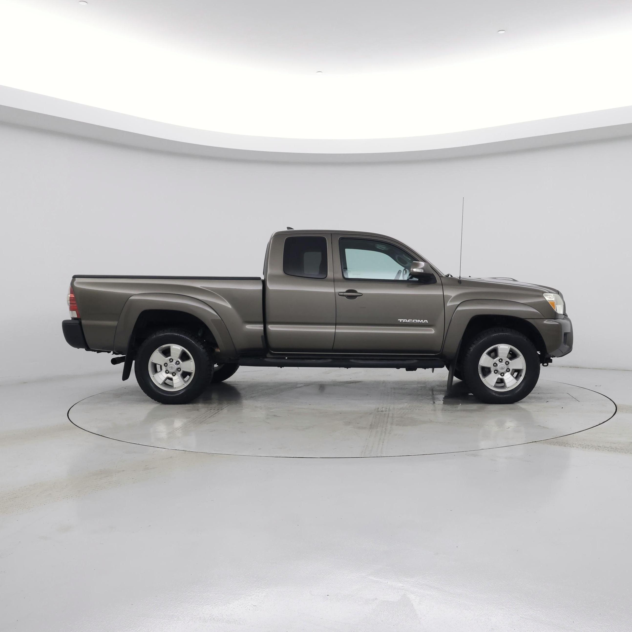 Thumbnail: 2015 Toyota Tacoma - 7
