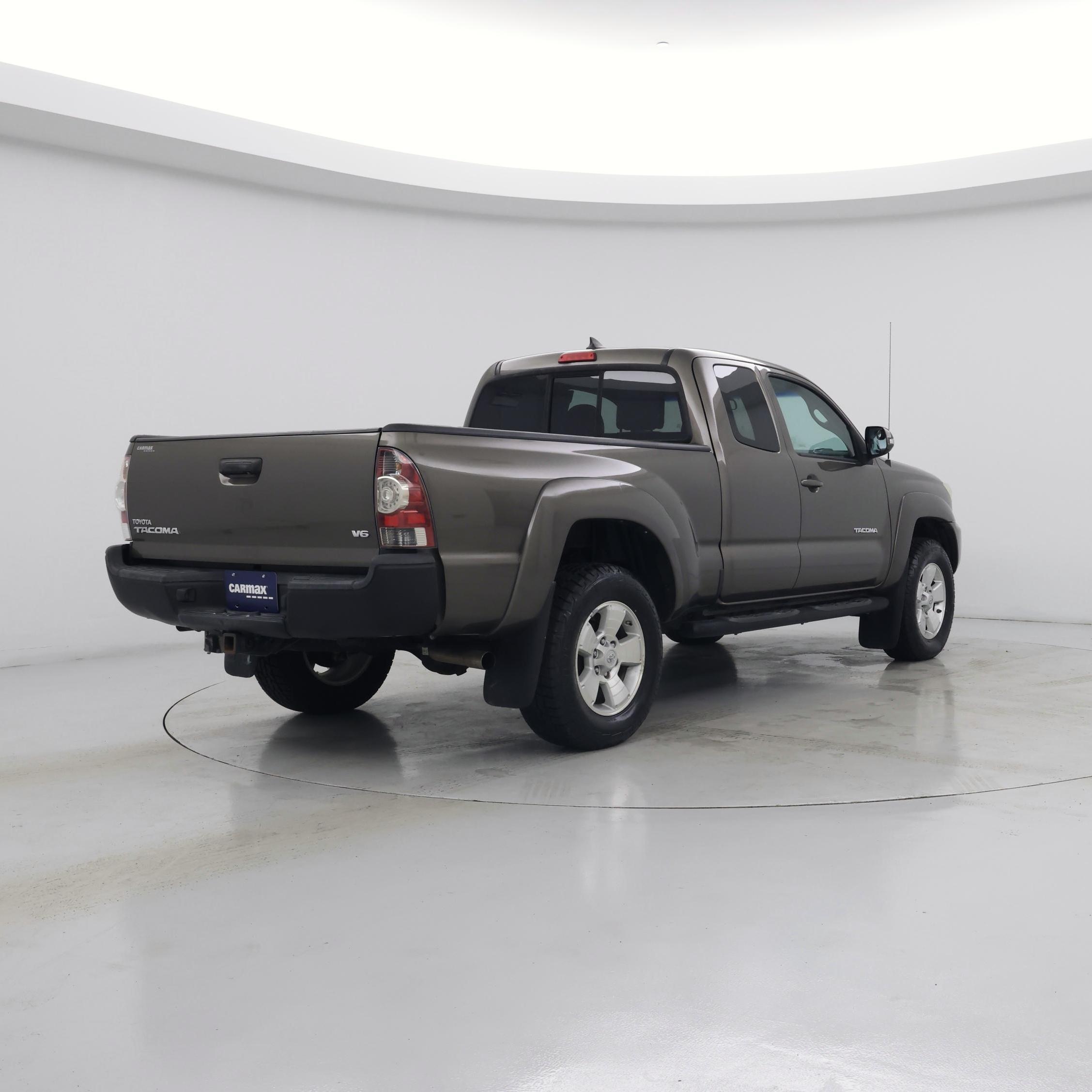 Thumbnail: 2015 Toyota Tacoma - 8