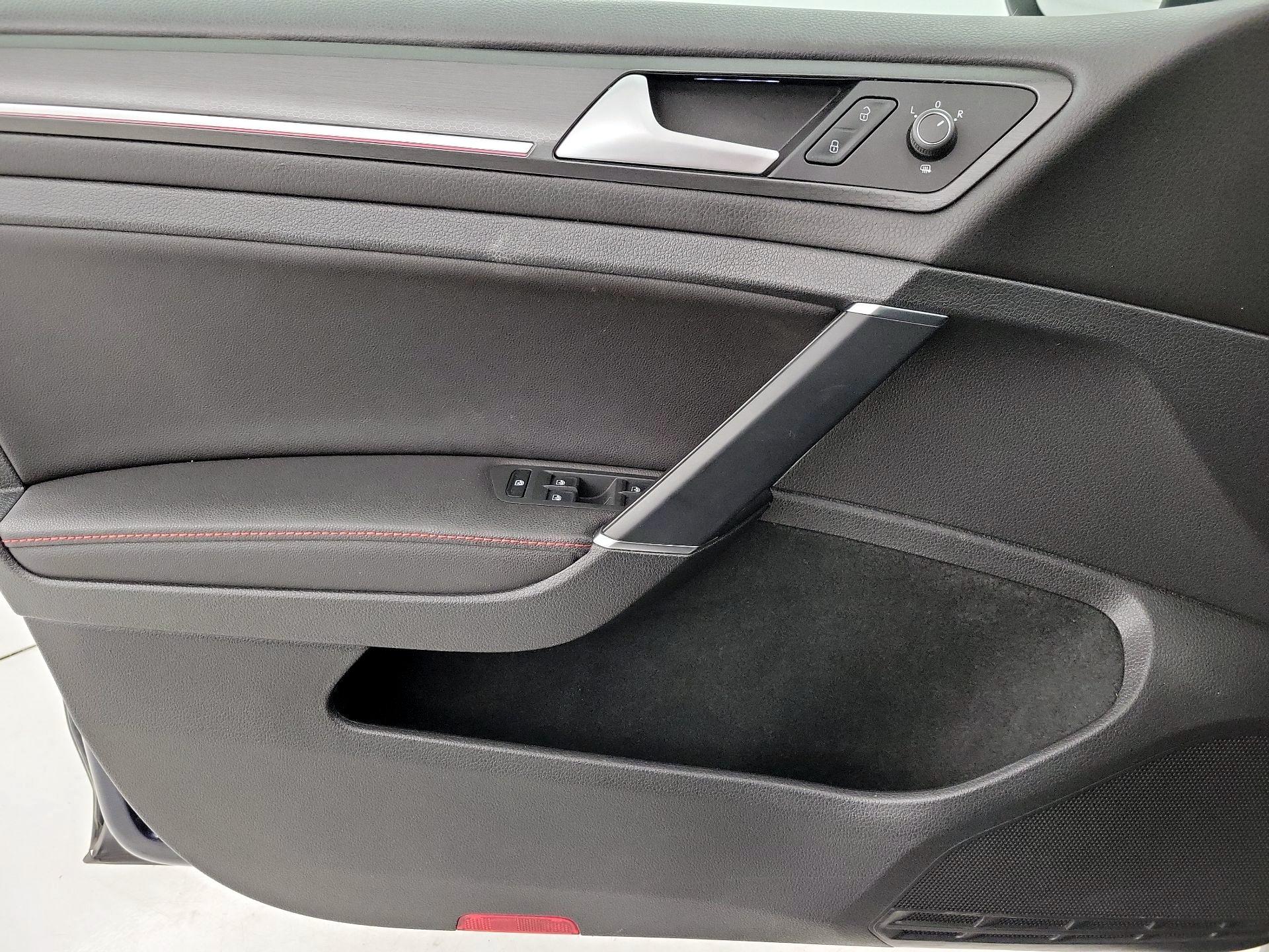 Thumbnail: 2019 Volkswagen Golf - 12