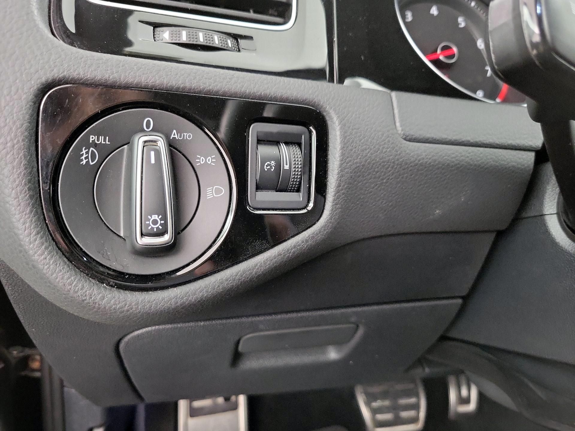 Thumbnail: 2019 Volkswagen Golf - 13