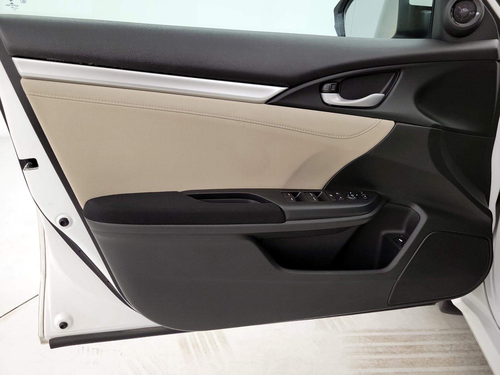 Thumbnail: 2016 Honda Civic - 12