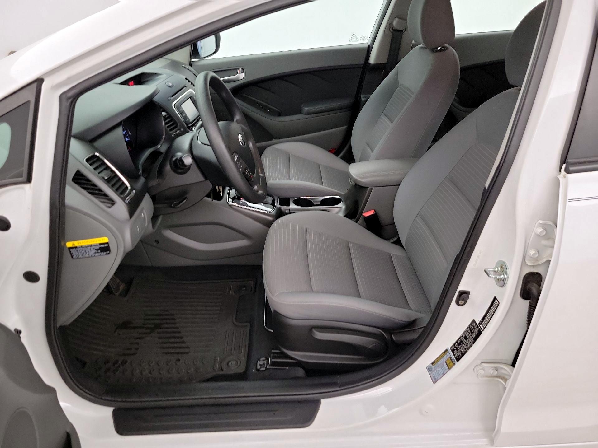 Thumbnail: 2017 Kia Forte - 11