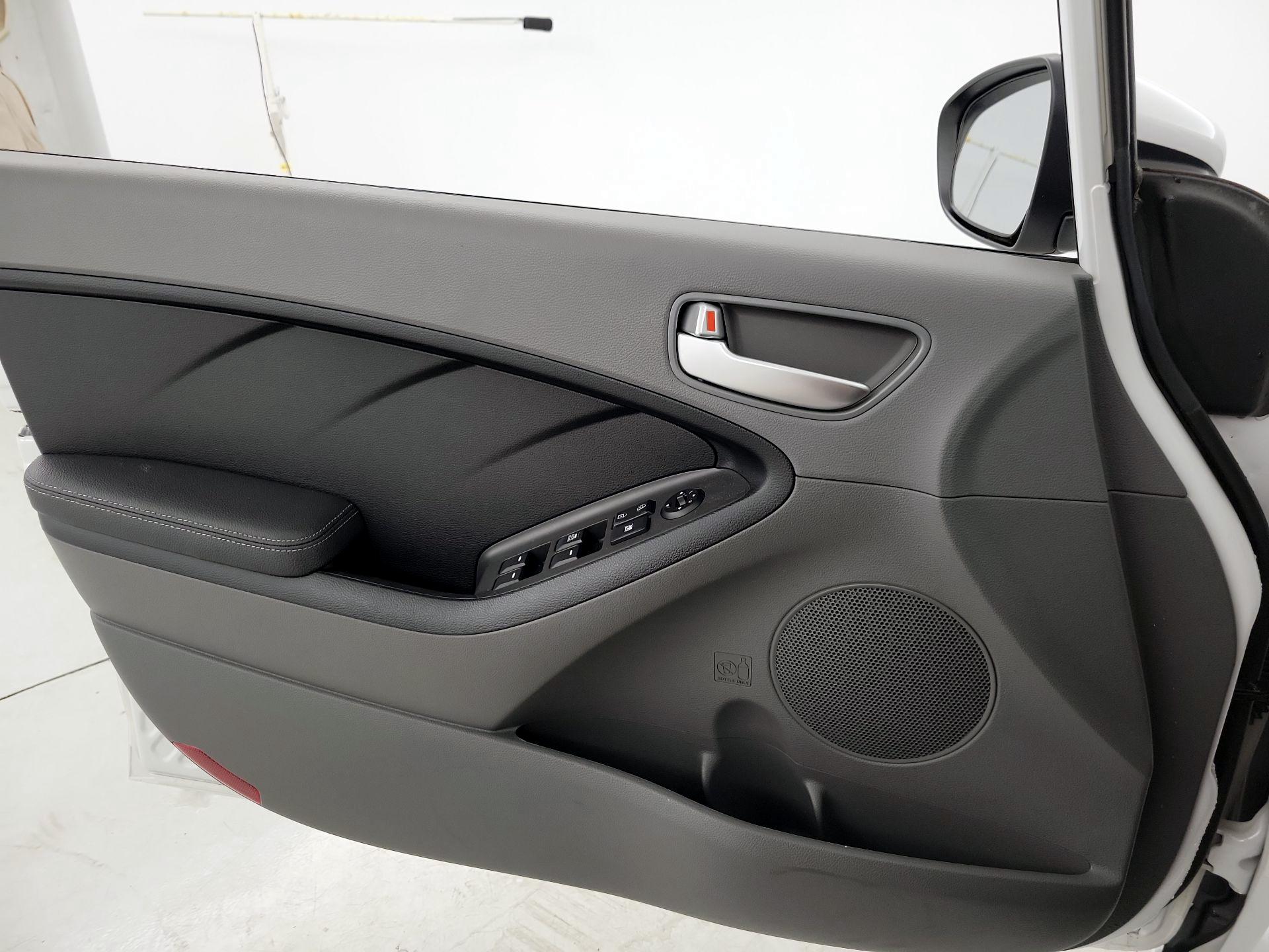 Thumbnail: 2017 Kia Forte - 12