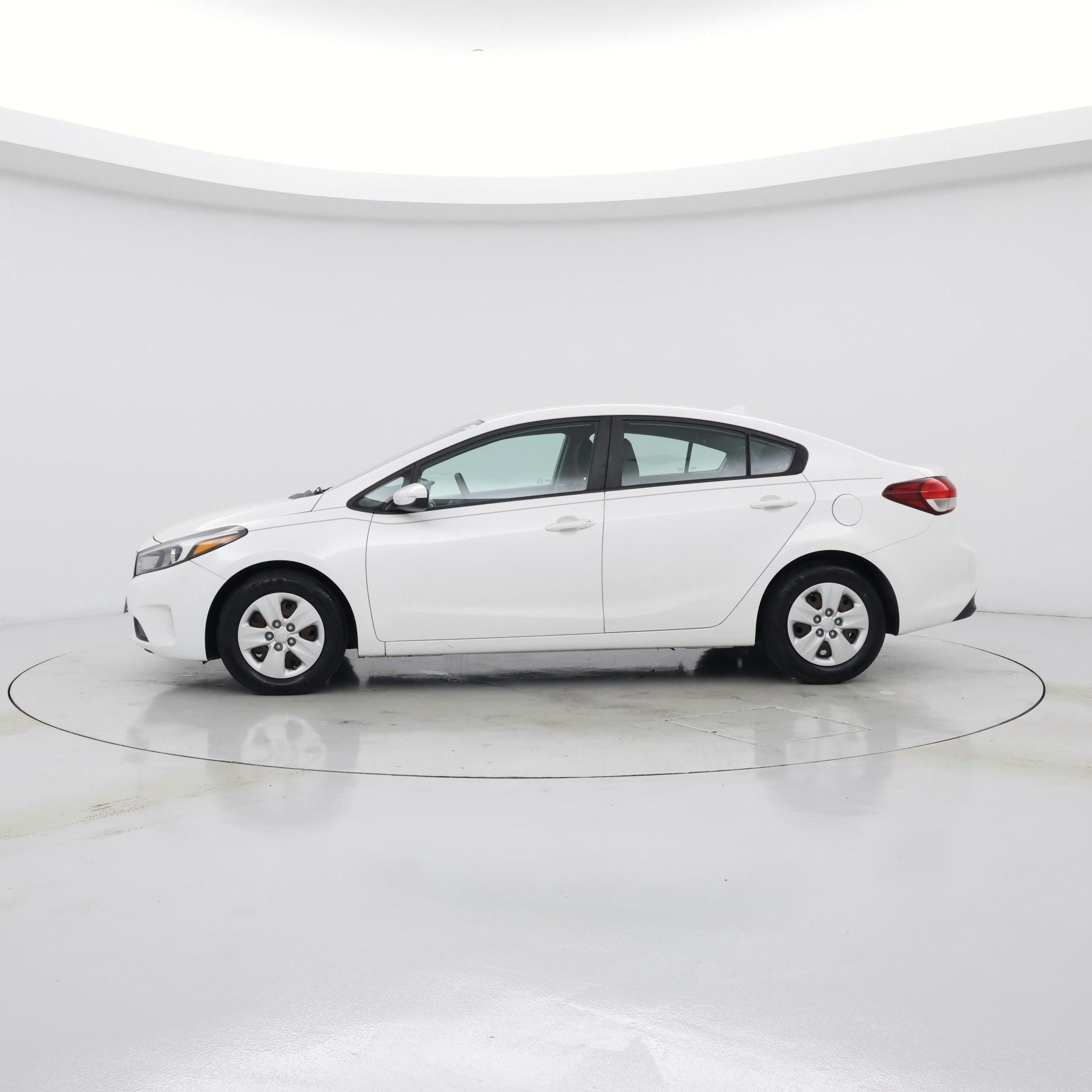 Thumbnail: 2017 Kia Forte - 3