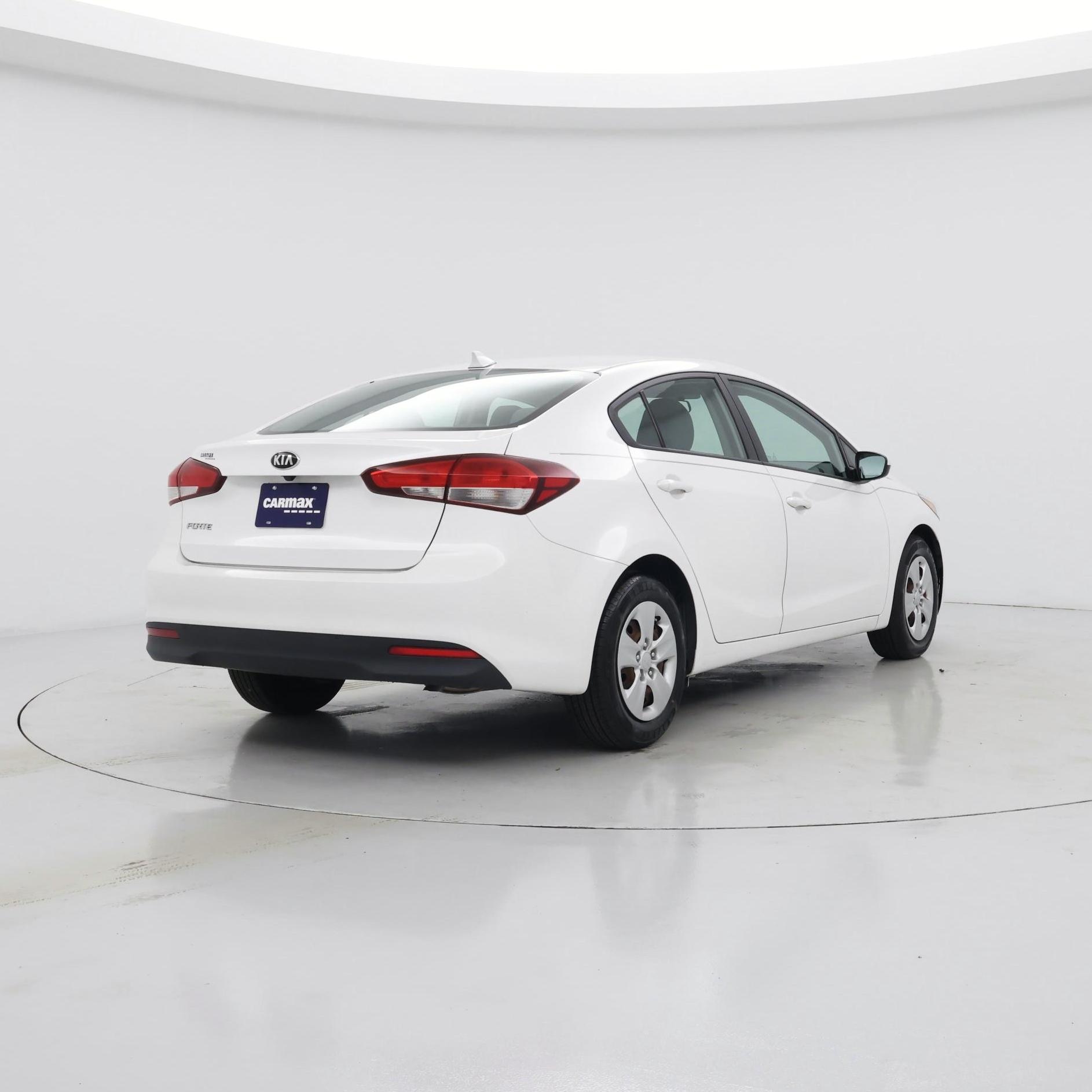 Thumbnail: 2017 Kia Forte - 8