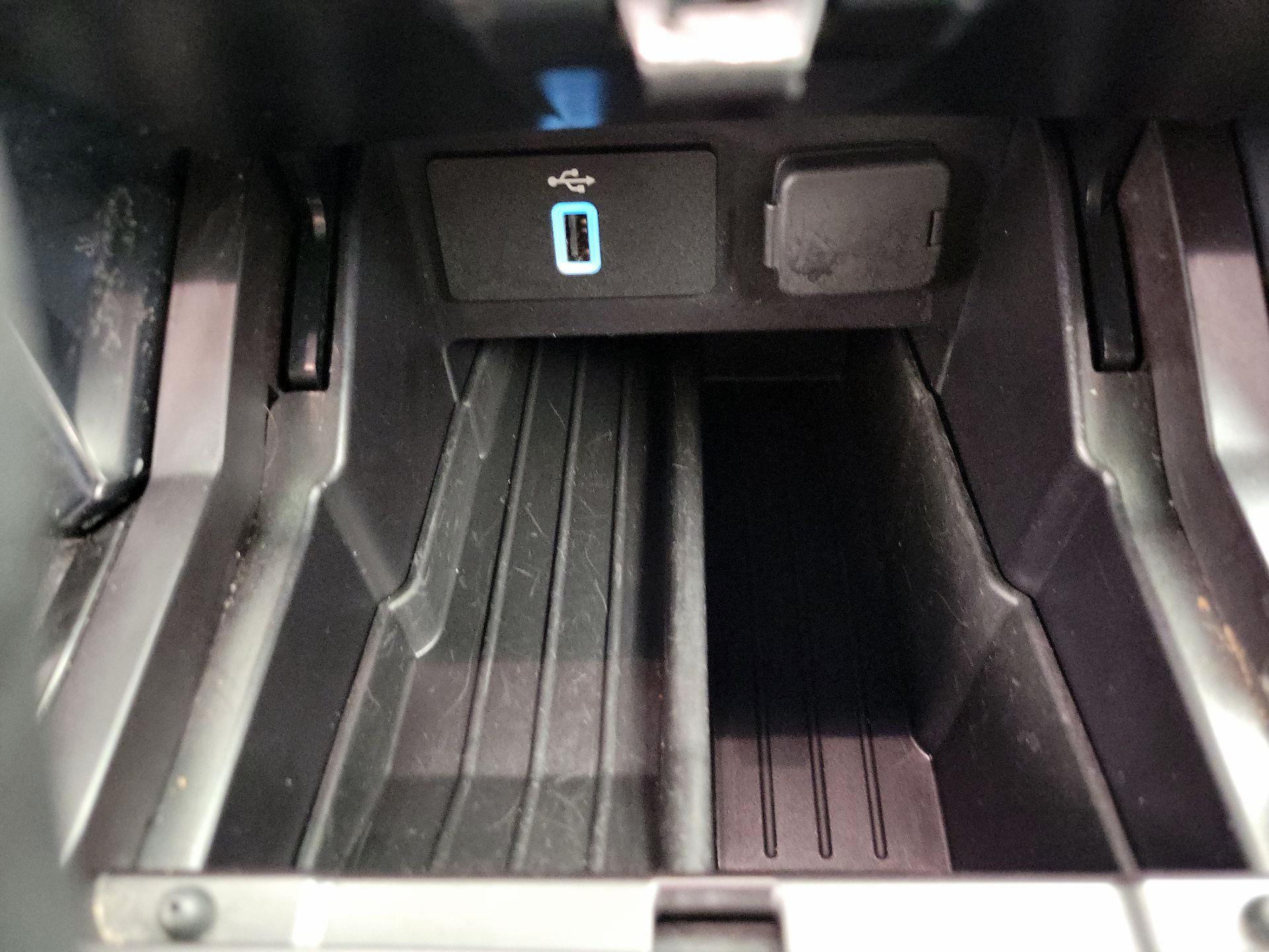 Thumbnail: 2019 Ford Explorer - 19