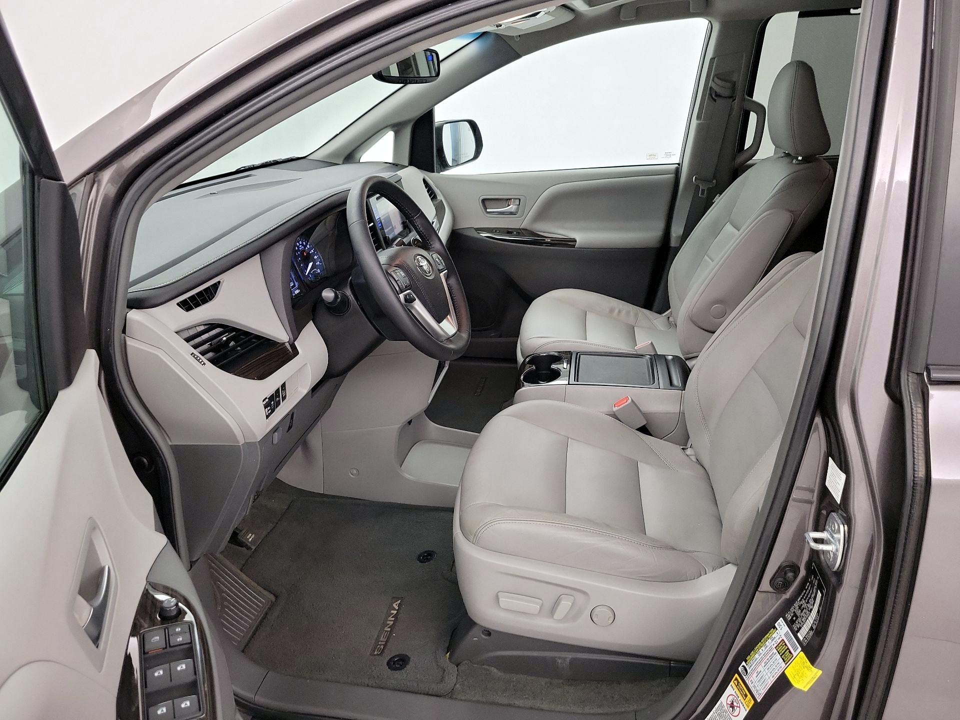 Thumbnail: 2015 Toyota Sienna - 11