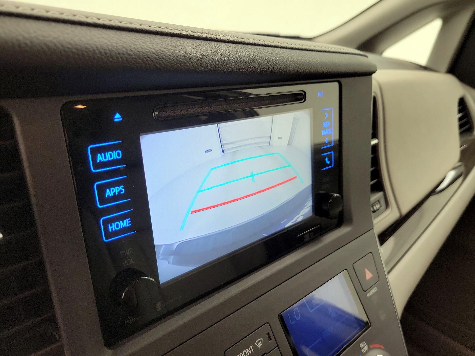 Thumbnail: 2015 Toyota Sienna - 15