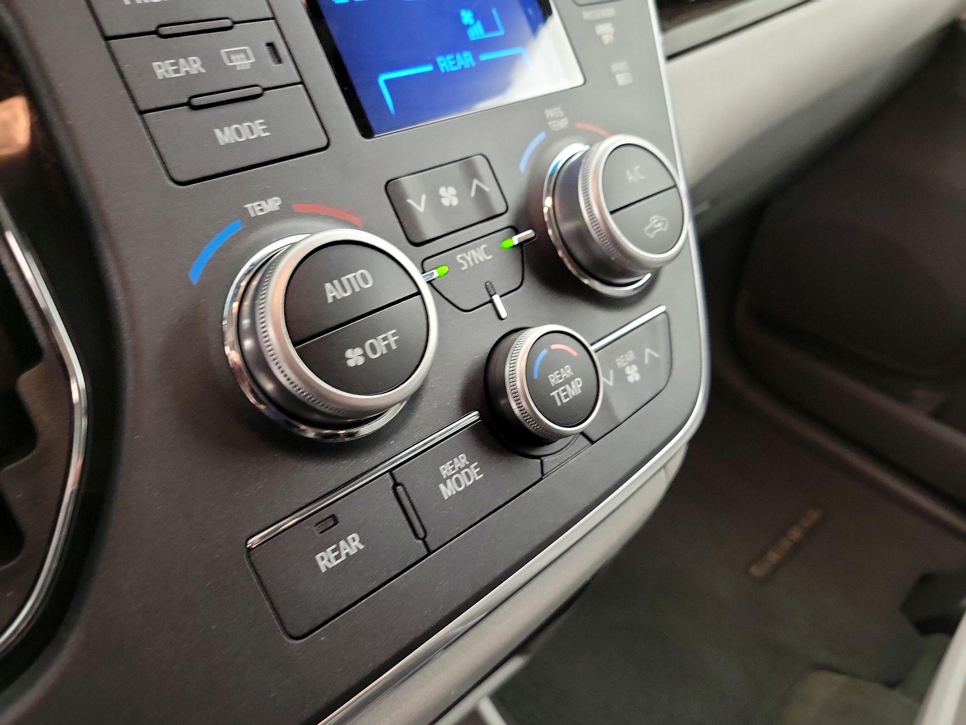 Thumbnail: 2015 Toyota Sienna - 17