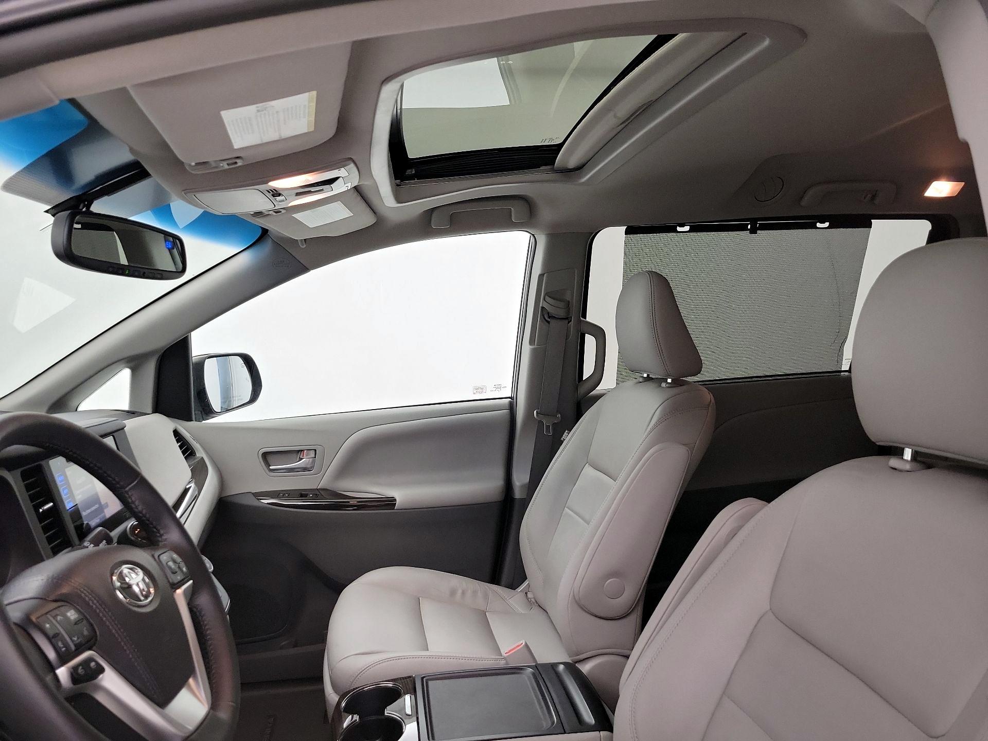 Thumbnail: 2015 Toyota Sienna - 20