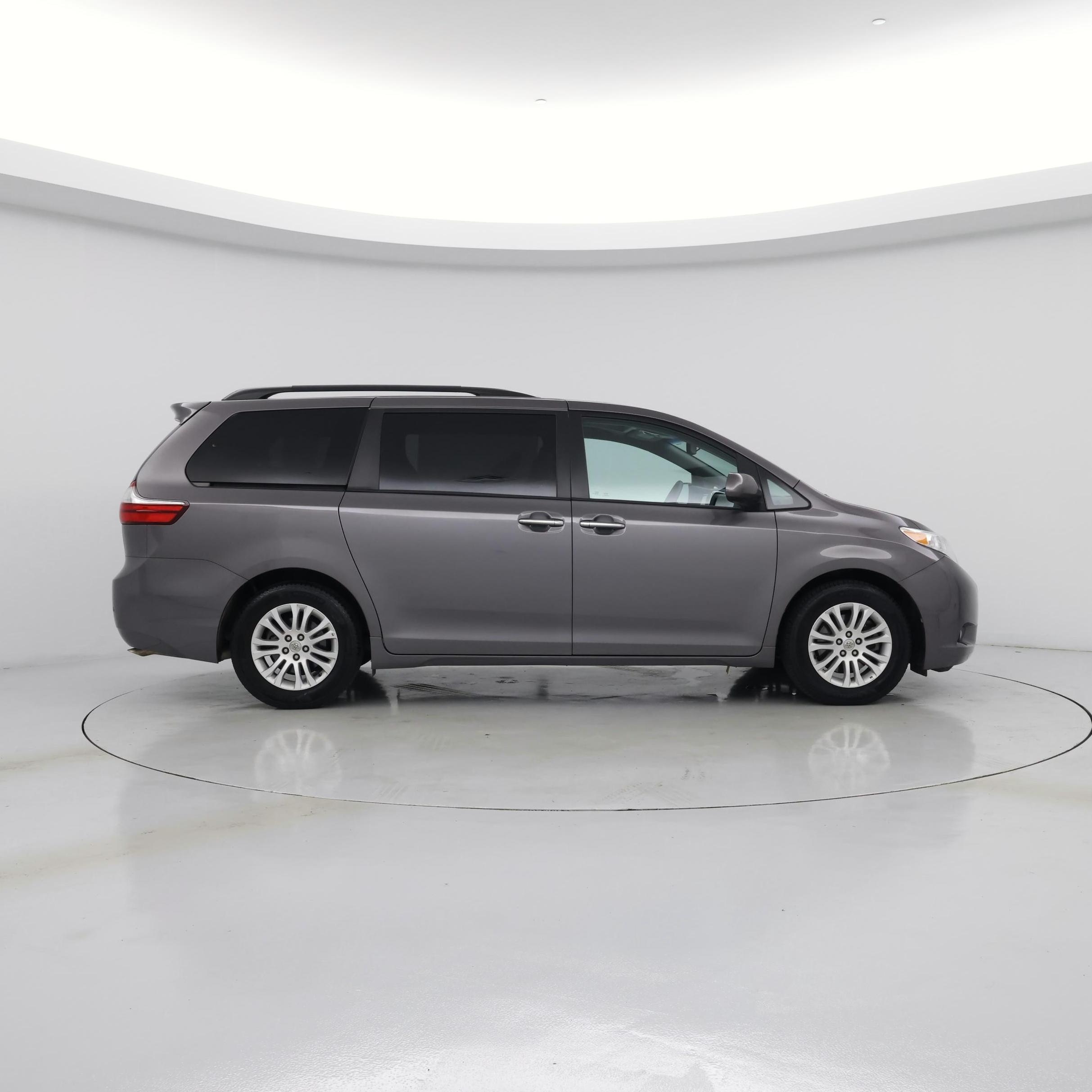 Thumbnail: 2015 Toyota Sienna - 7