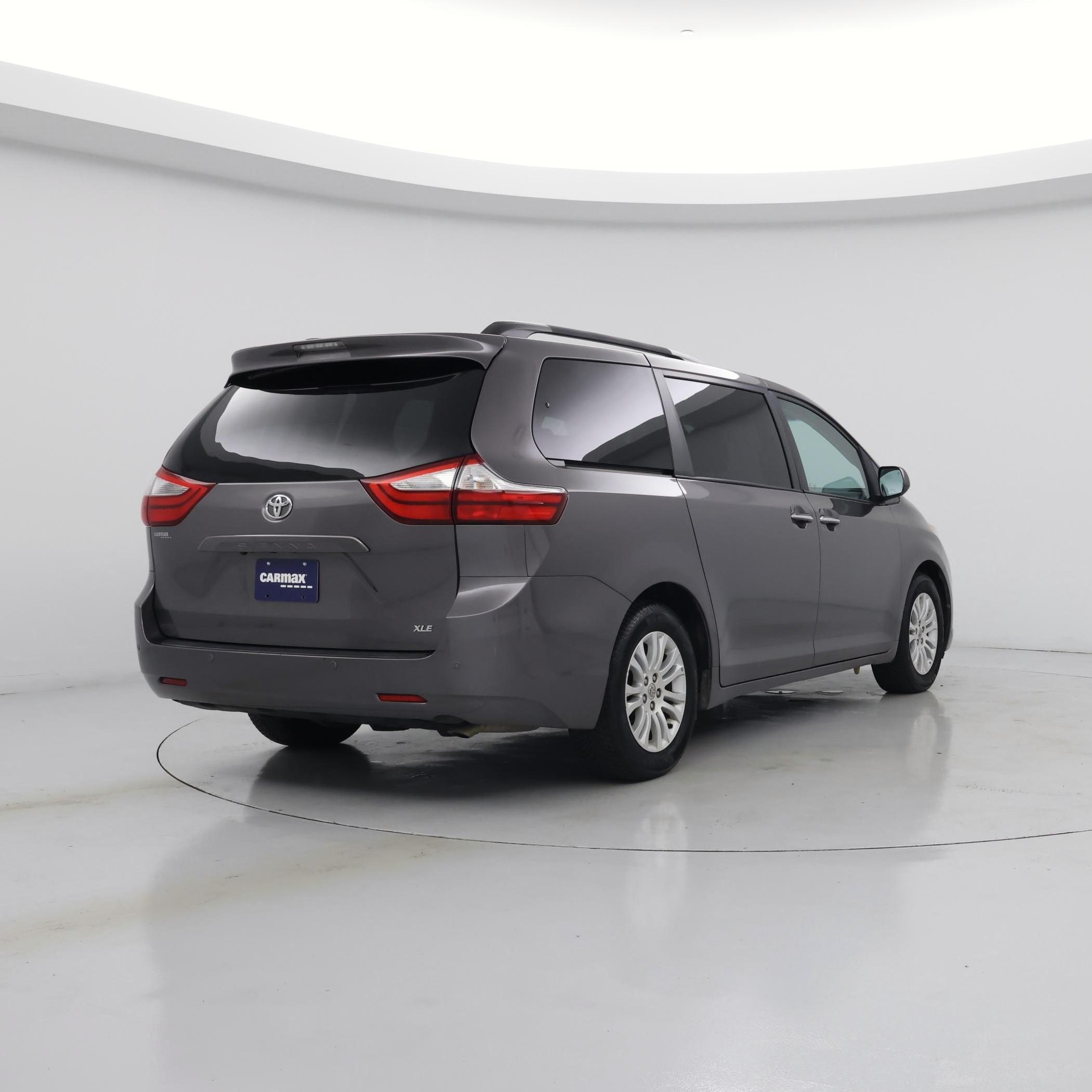Thumbnail: 2015 Toyota Sienna - 8