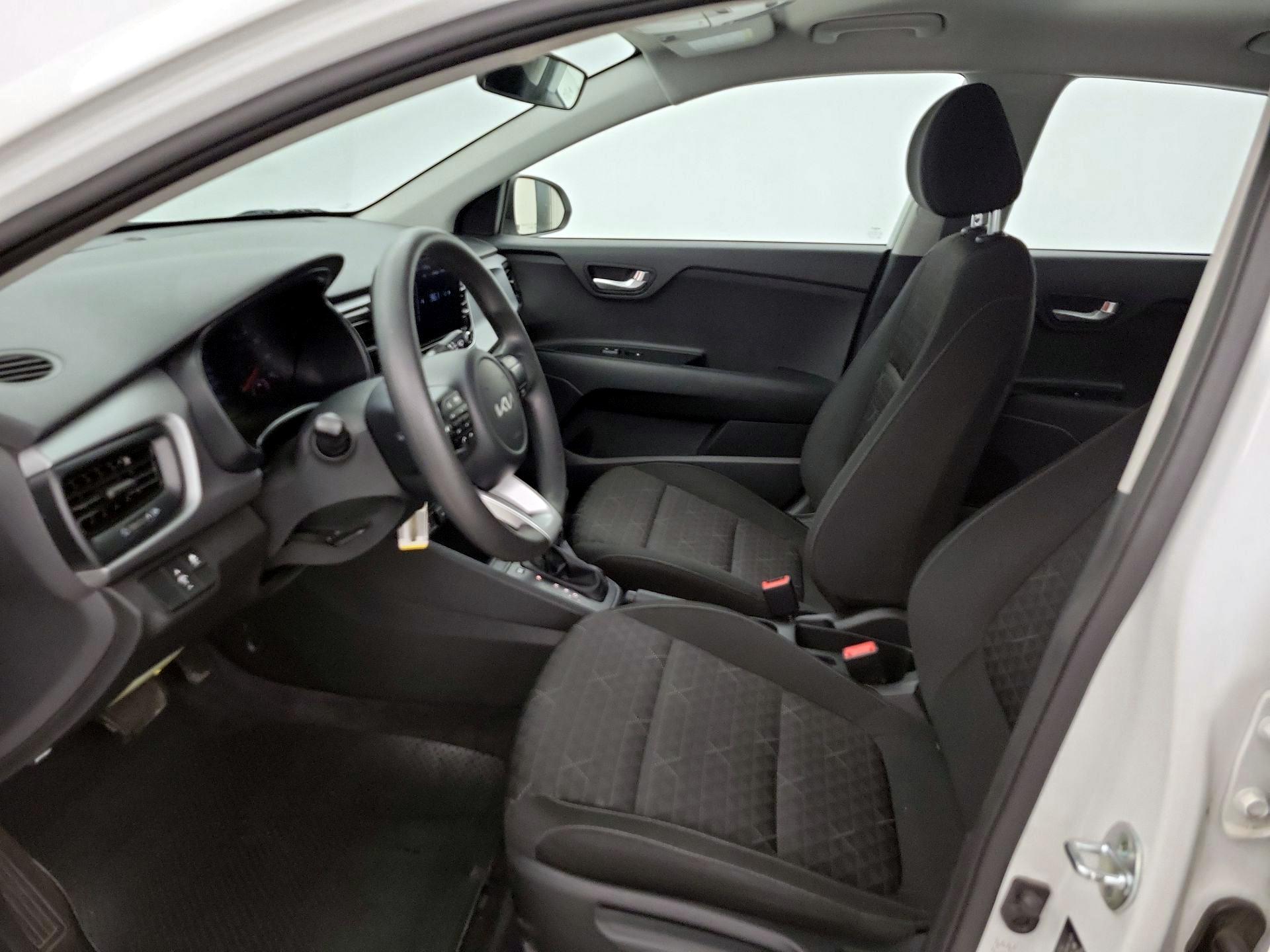 Thumbnail: 2022 Kia Rio - 11