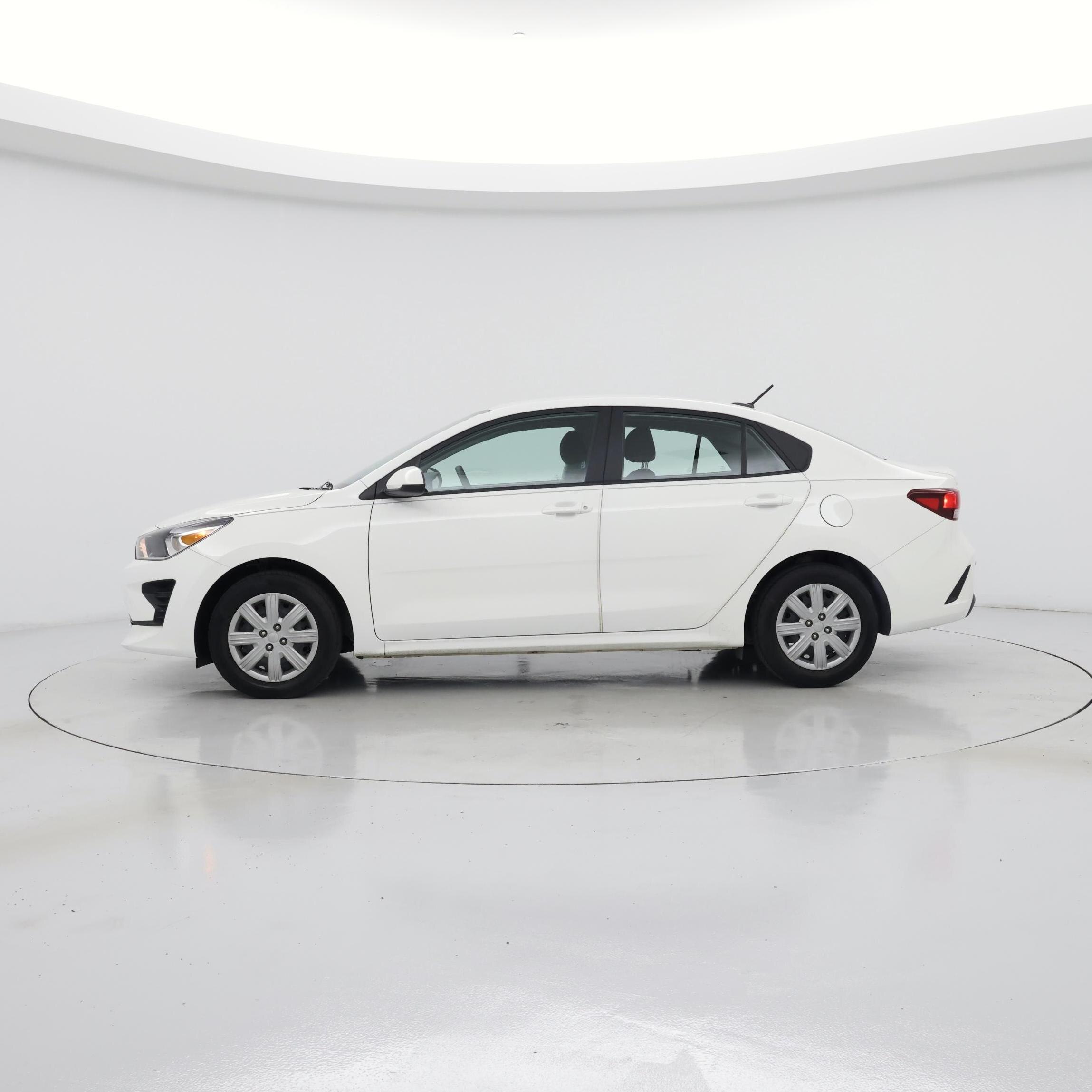 Thumbnail: 2022 Kia Rio - 3