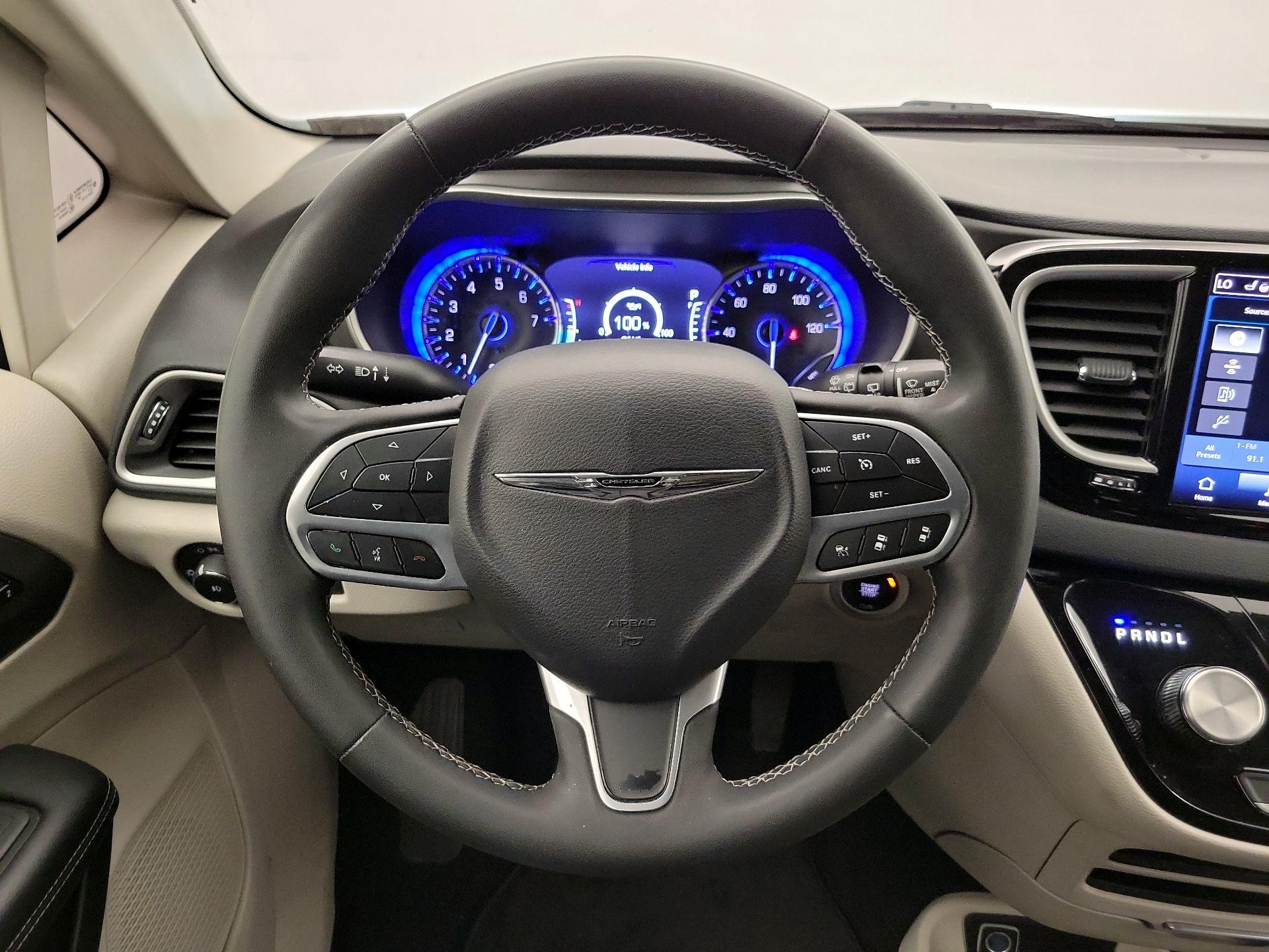 Thumbnail: 2023 Chrysler Pacifica - 10